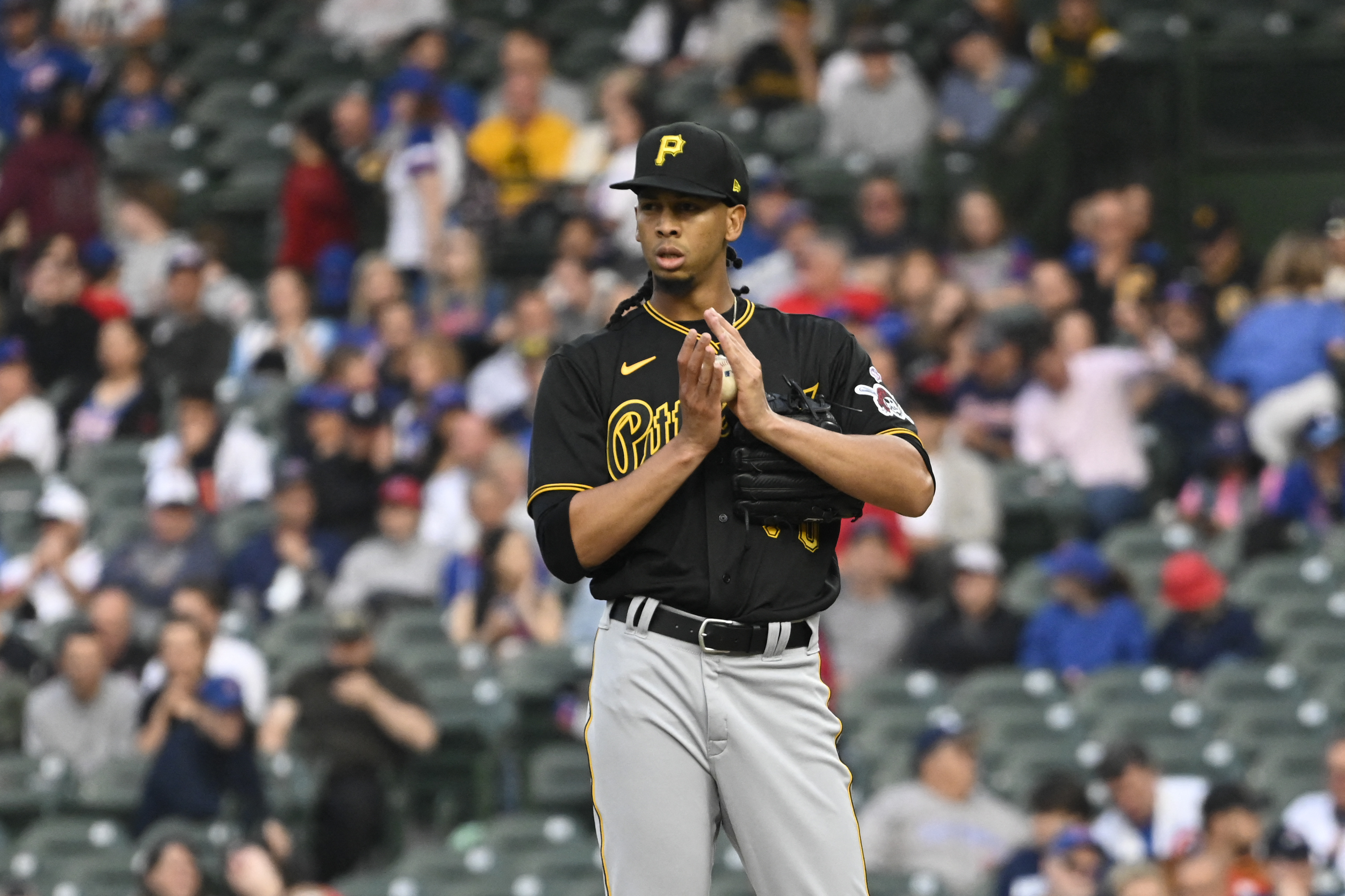 Cubs use 6-run inning to dispatch Pirates