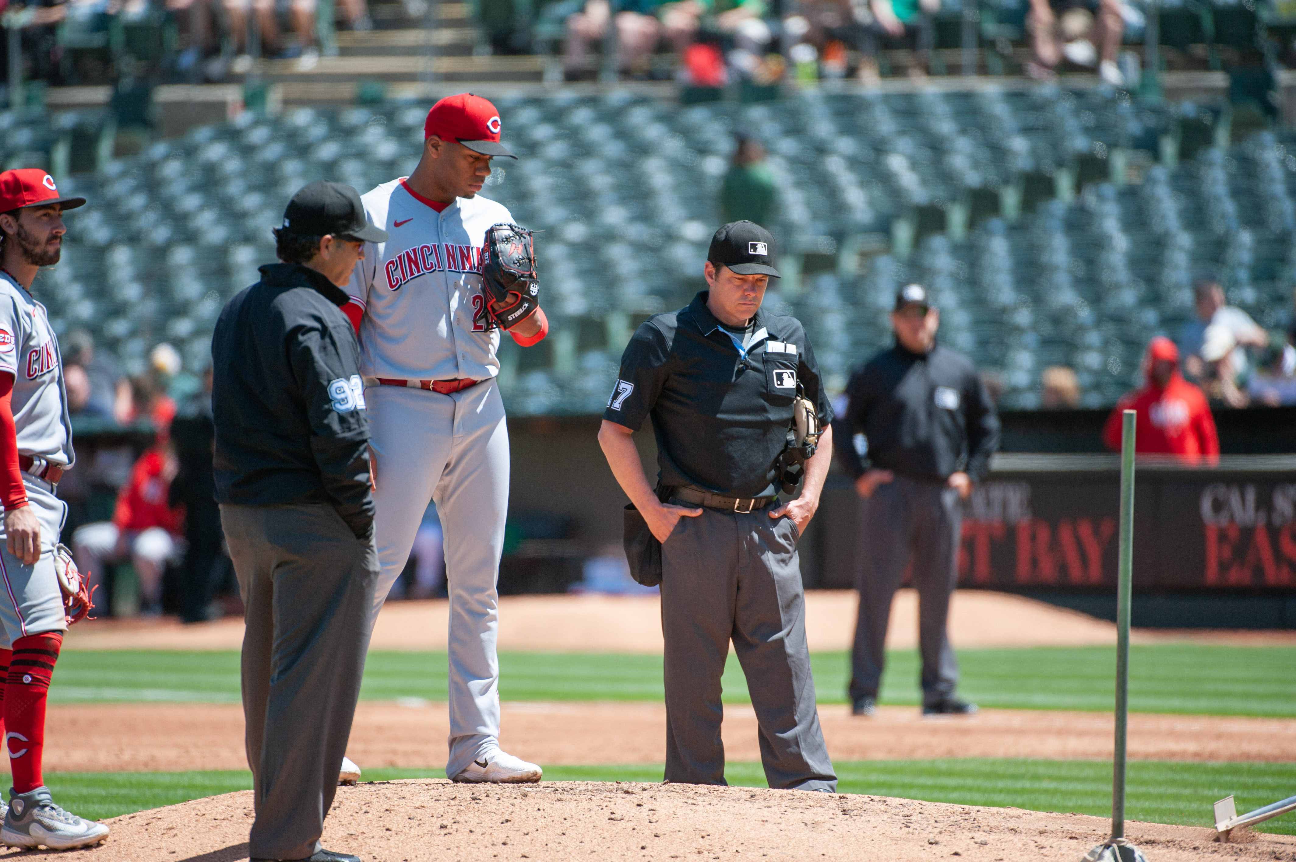 Cincinnati Reds links - Pitch clock awaits Reds in Saturday's opener - Red  Reporter