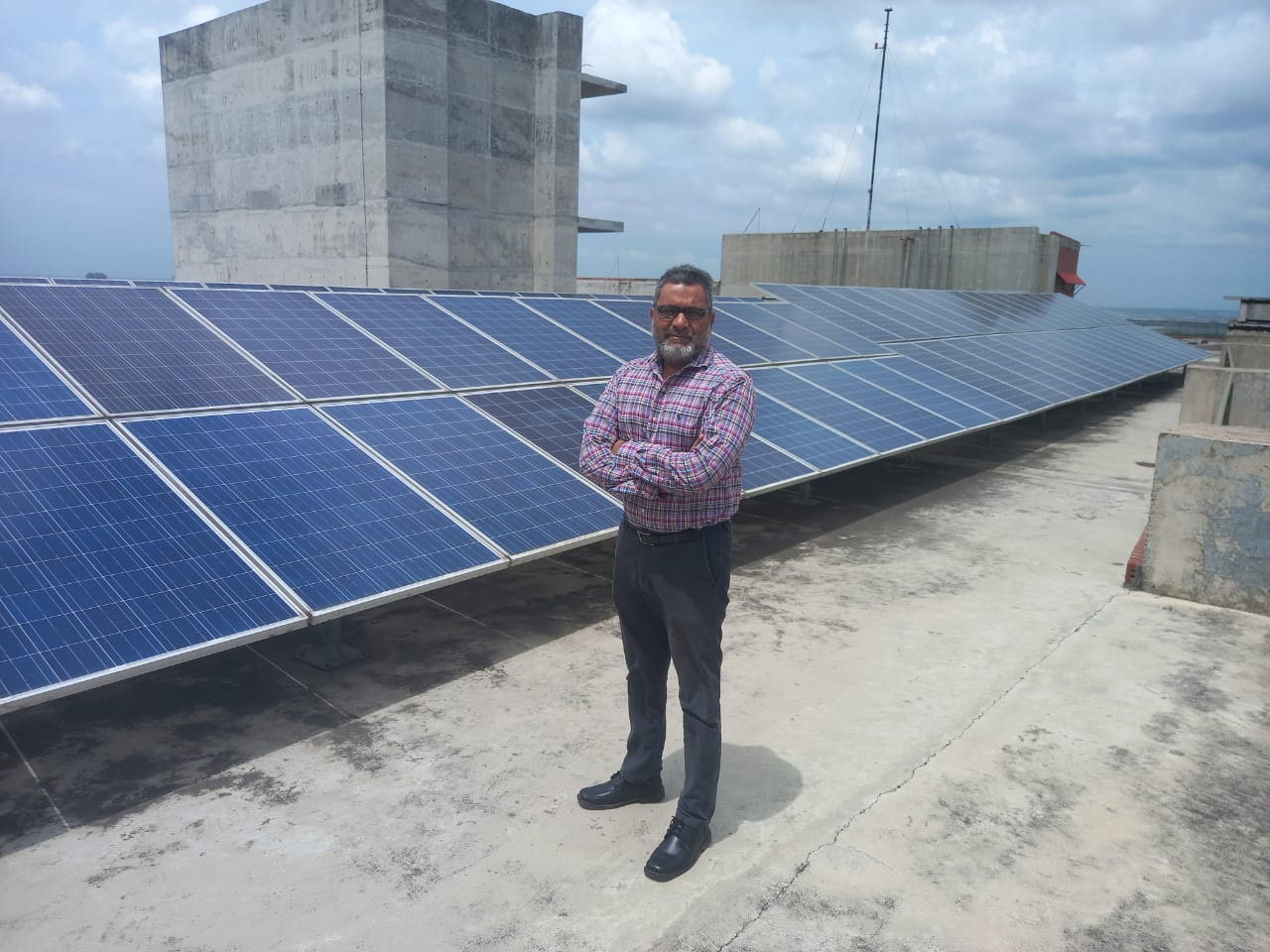 analysis-in-bangladesh-solar-power-brings-work-but-land-shortage