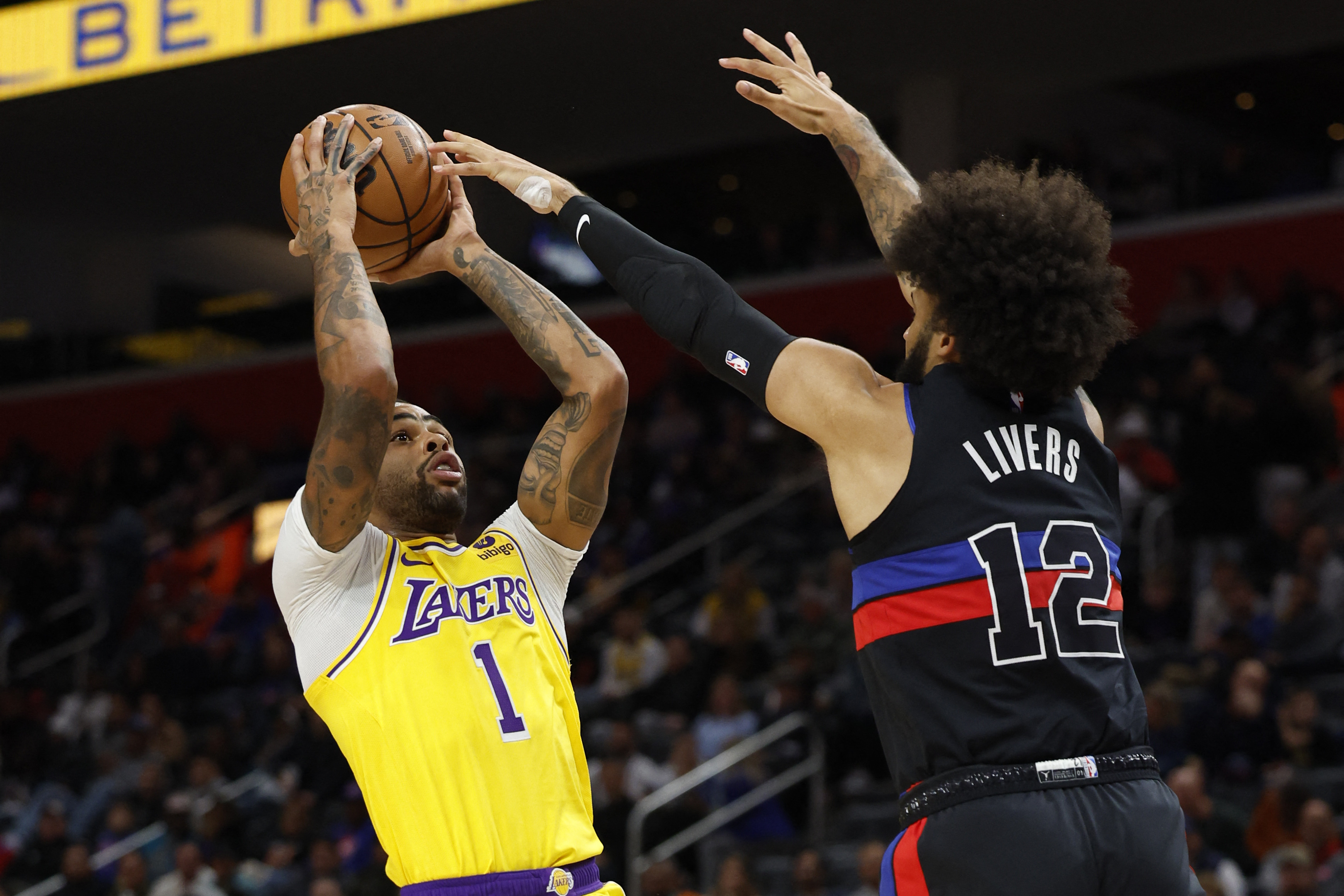 Lakers pin Pistons with recordbreaking 15th straight loss Reuters