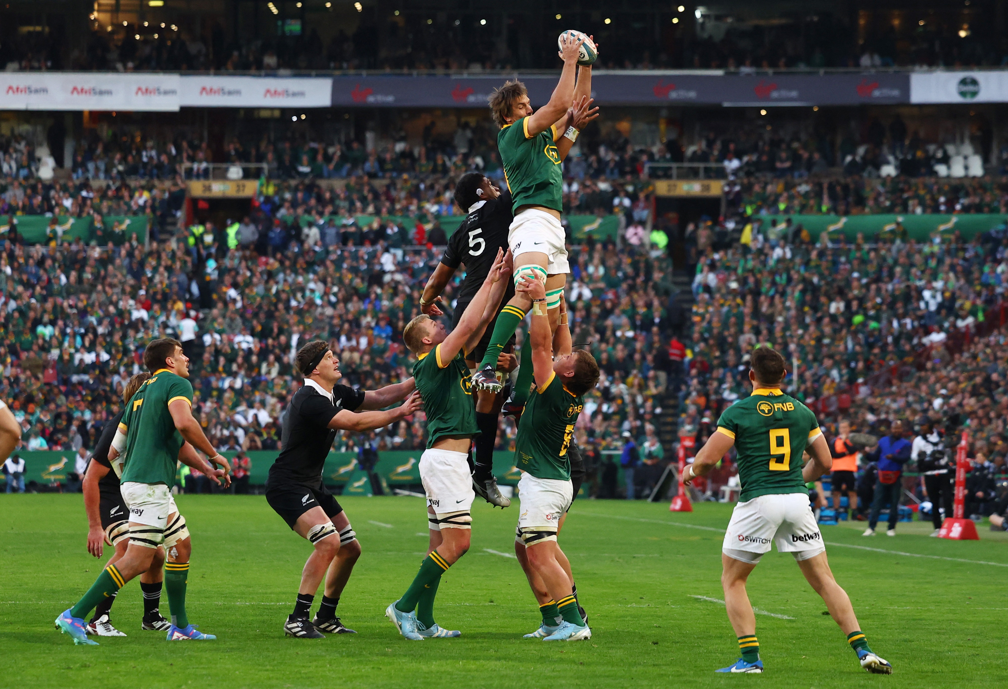 Springboks keep cool heads to wrestle victory over All Blacks