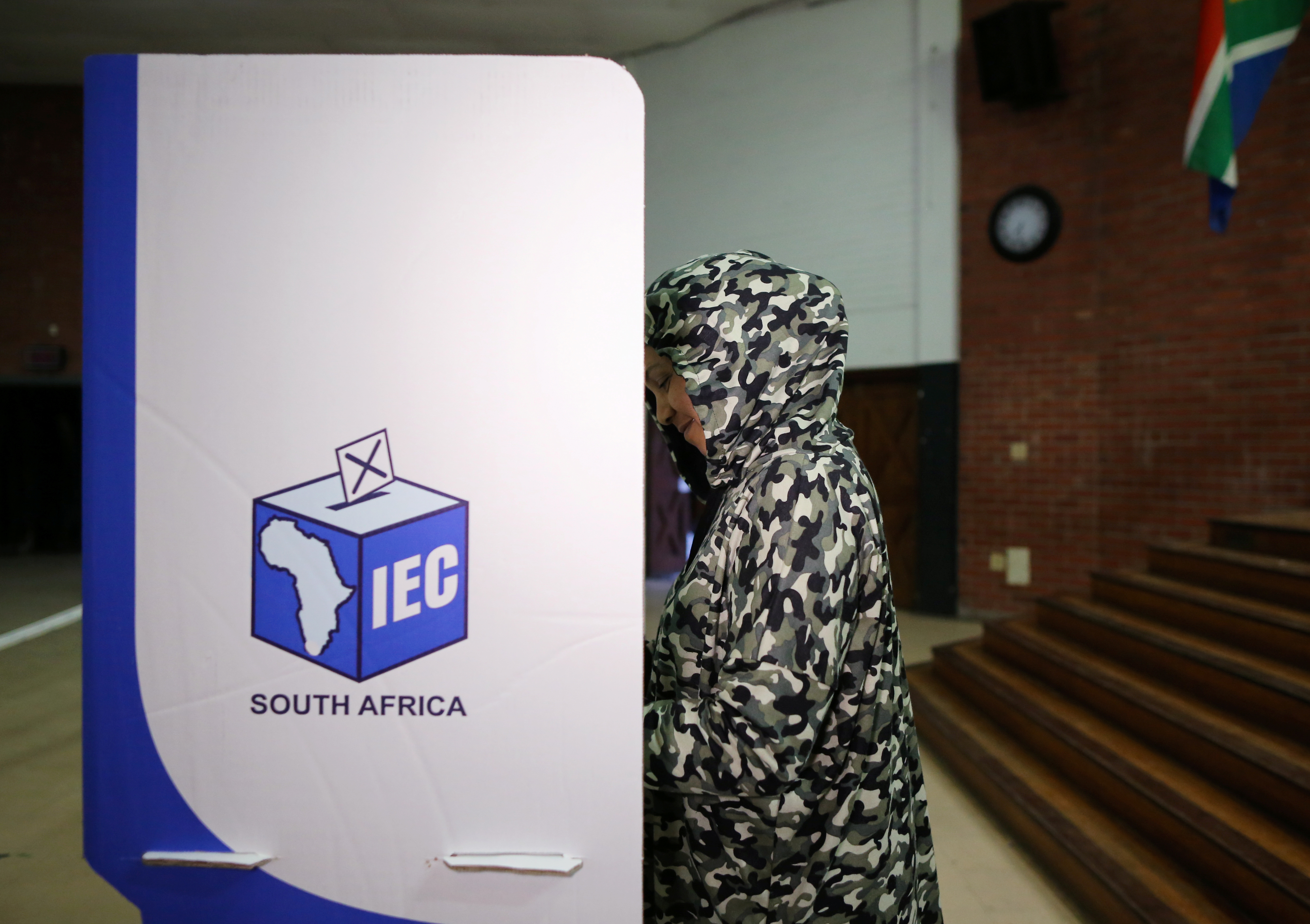 Waeeda Salie,  casts her ballot at a polling station, during the South Africa's parliamentary and provincial elections, in Cape Town, South Africa, May 8, 2019. REUTERS/Sumaya Hisham