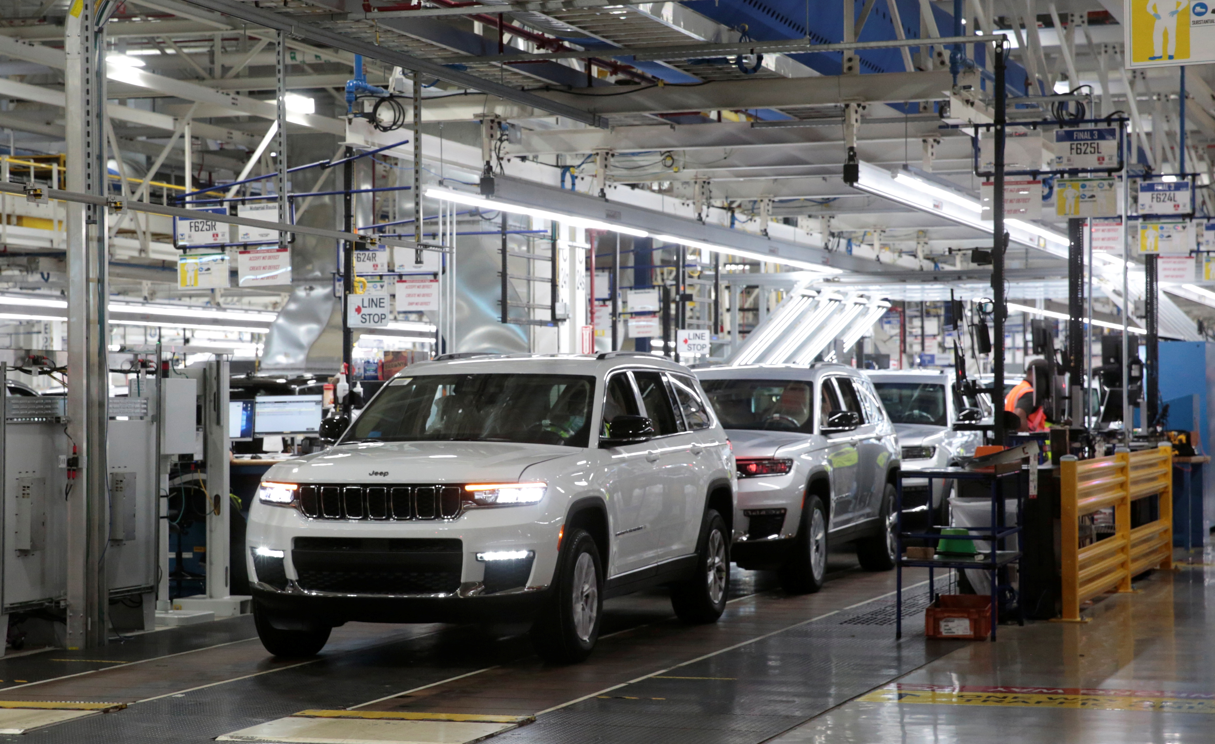 2021 Jeep Grand Cherokee L at the Detroit Assembly Complex - Mack Plant