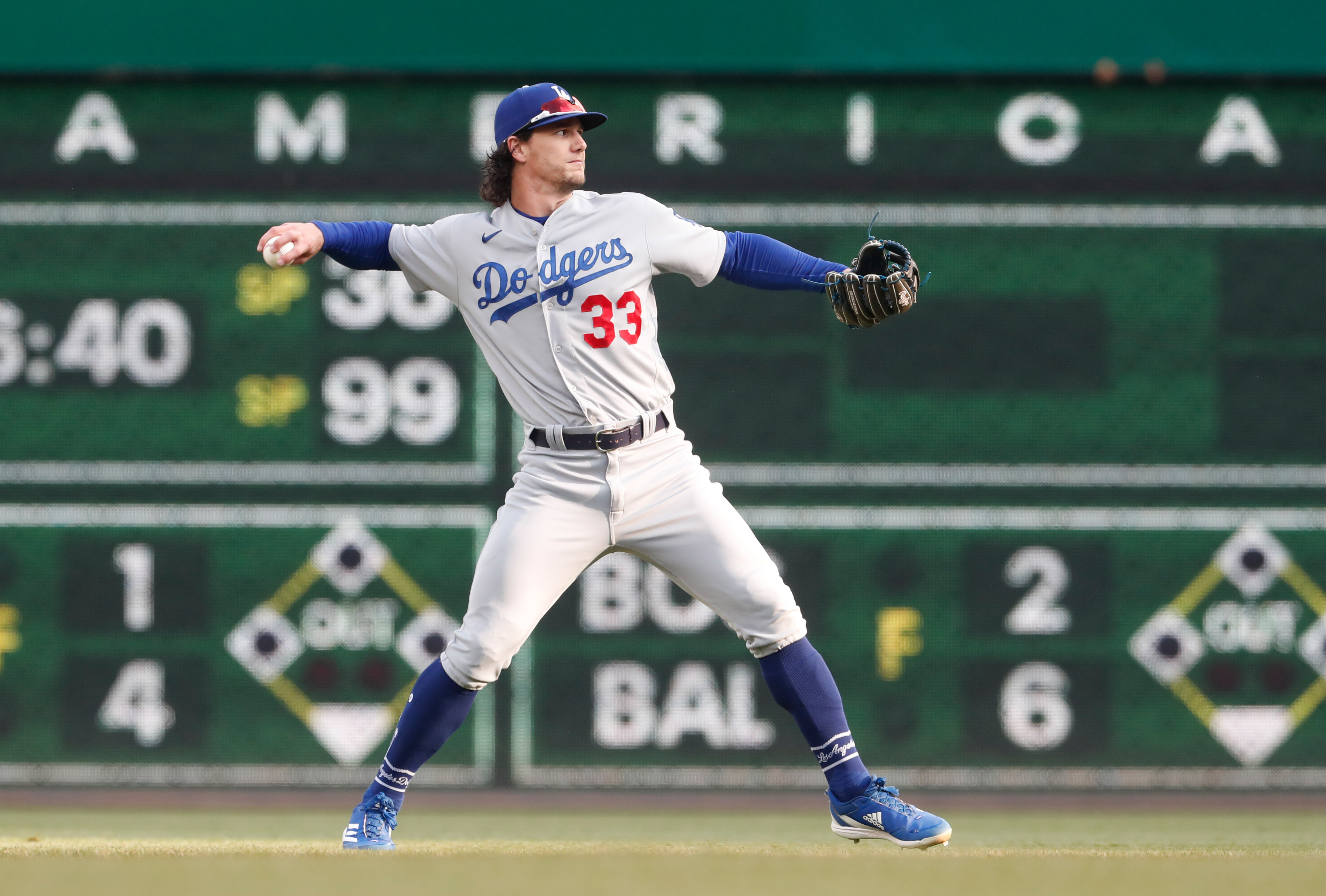 Dodgers unload on Phillies for fourth straight win