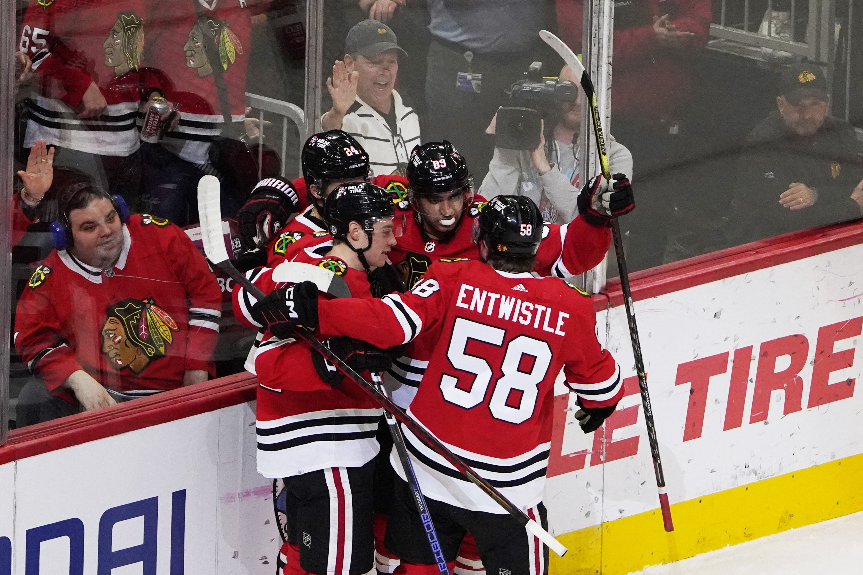 Athanasiou, Kane lead Blackhawks to 4-3 overtime win over Senators