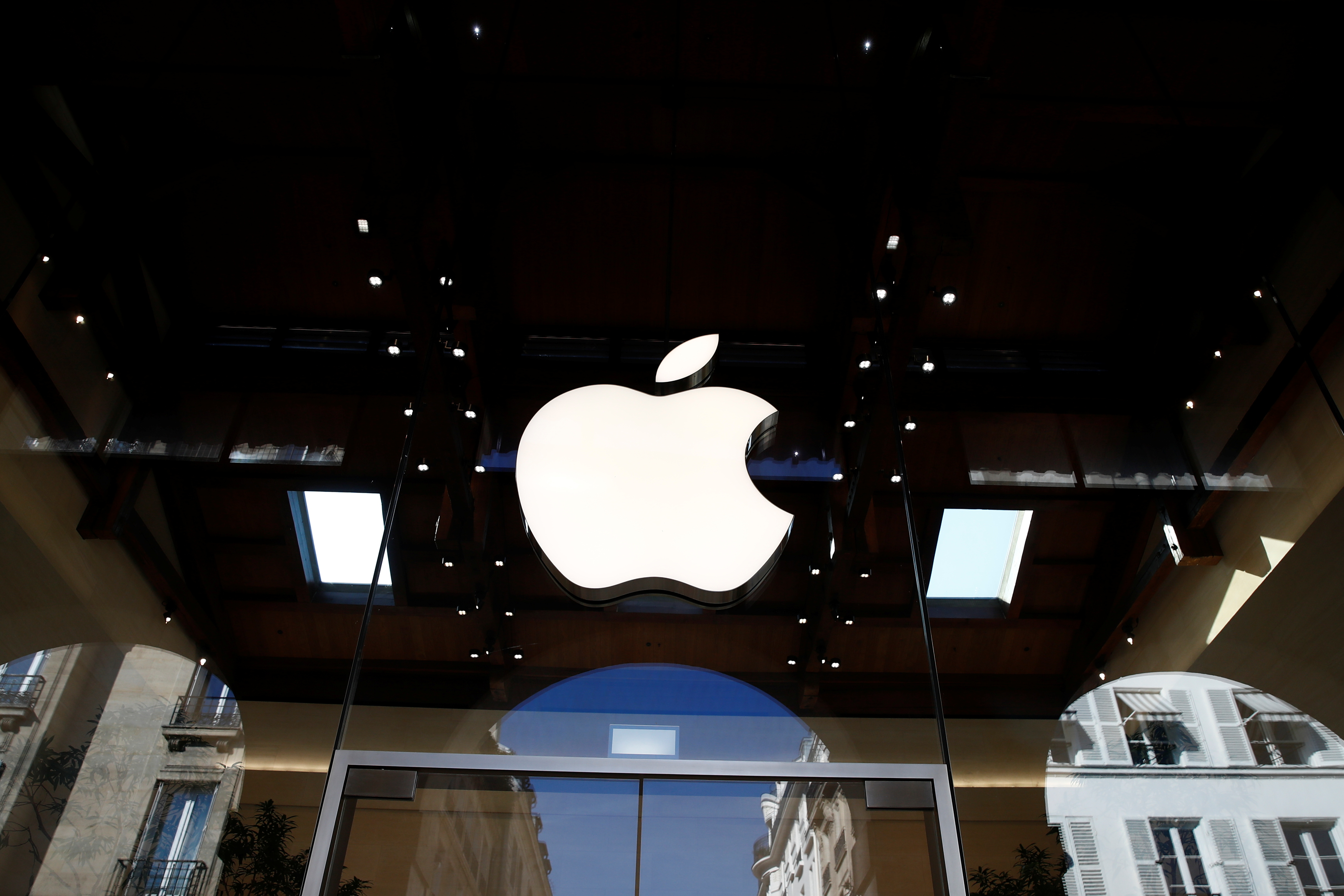 An Apple logo is pictured in an Apple store in Paris, France September 17, 2021. REUTERS/Gonzalo Fuentes