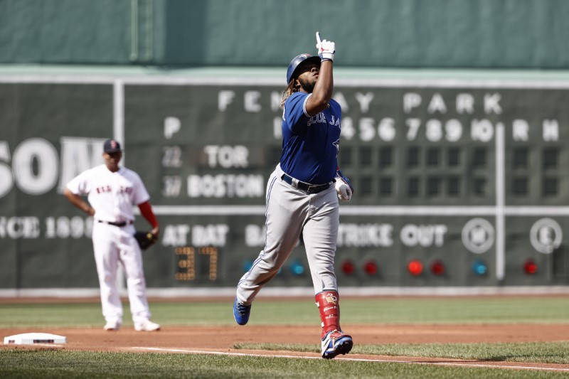 Career-high 47th home run for Kyle Schwarber hits the second deck