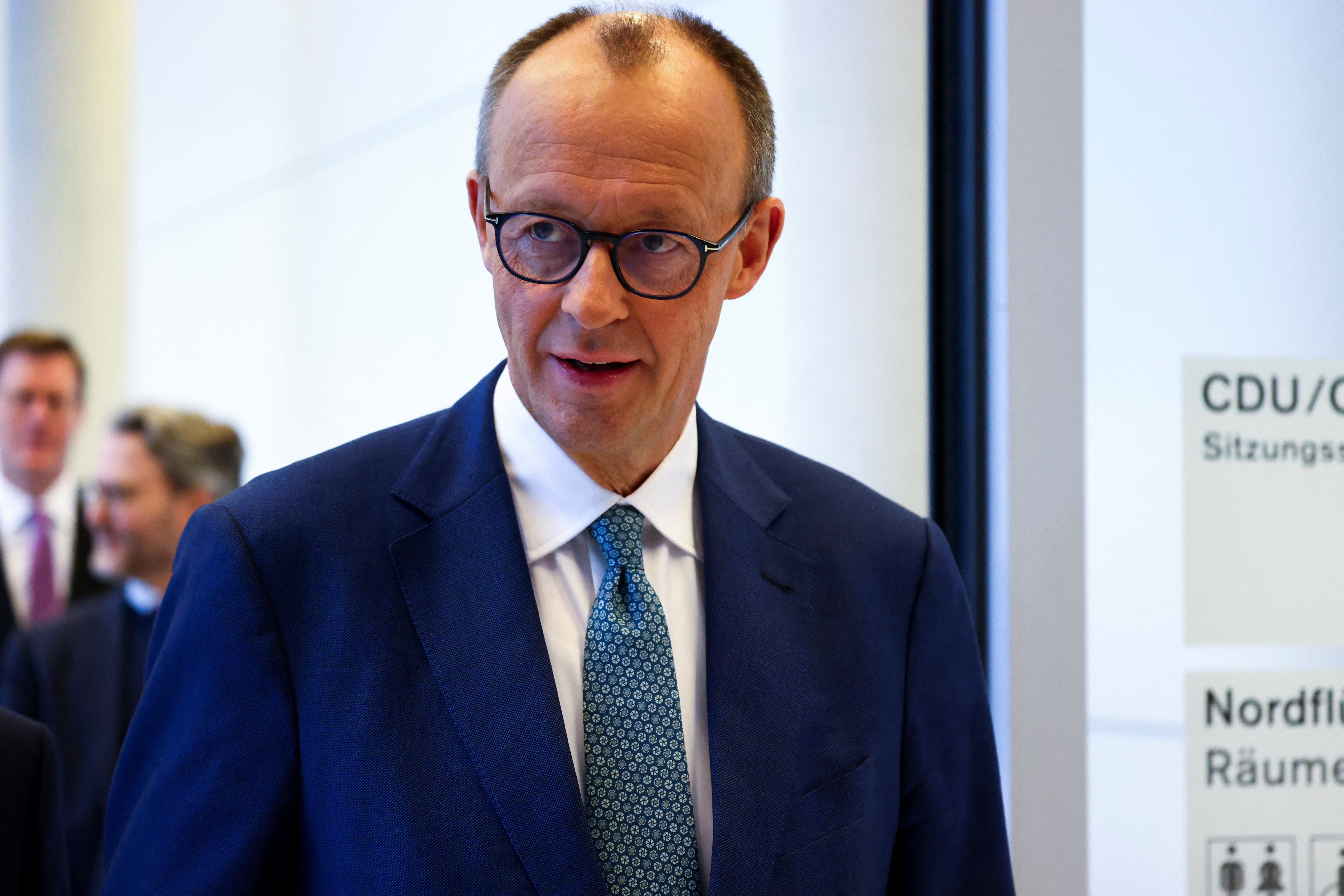 ドイツ保守陣営、支持率低下 移民政策巡り極右と協力との批判 | ロイター