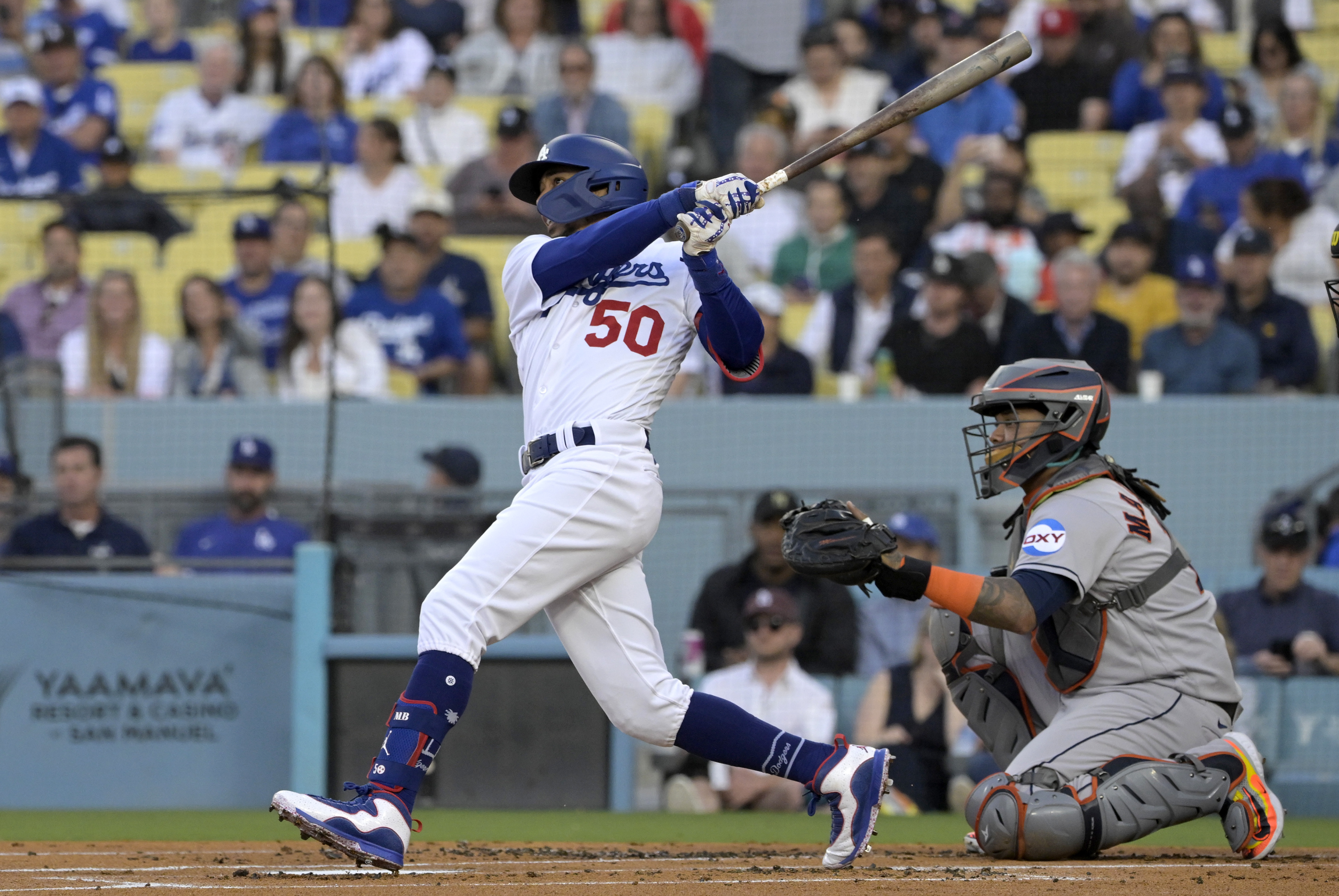 Mookie Betts' leadoff blast sparks Dodgers' win over Astros