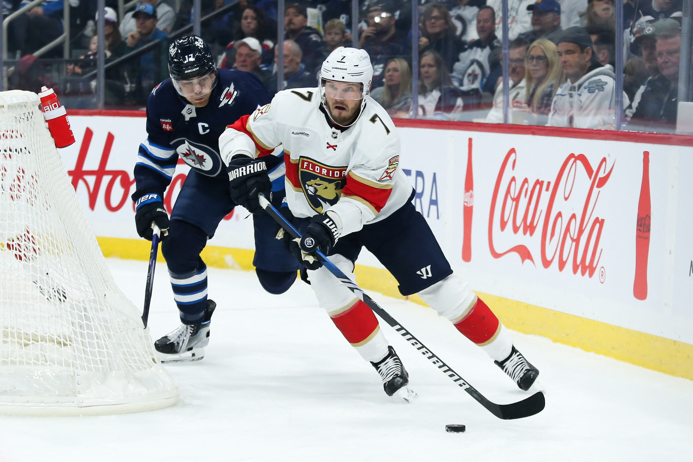 Kyle Connor, Jets put away Panthers late | Reuters