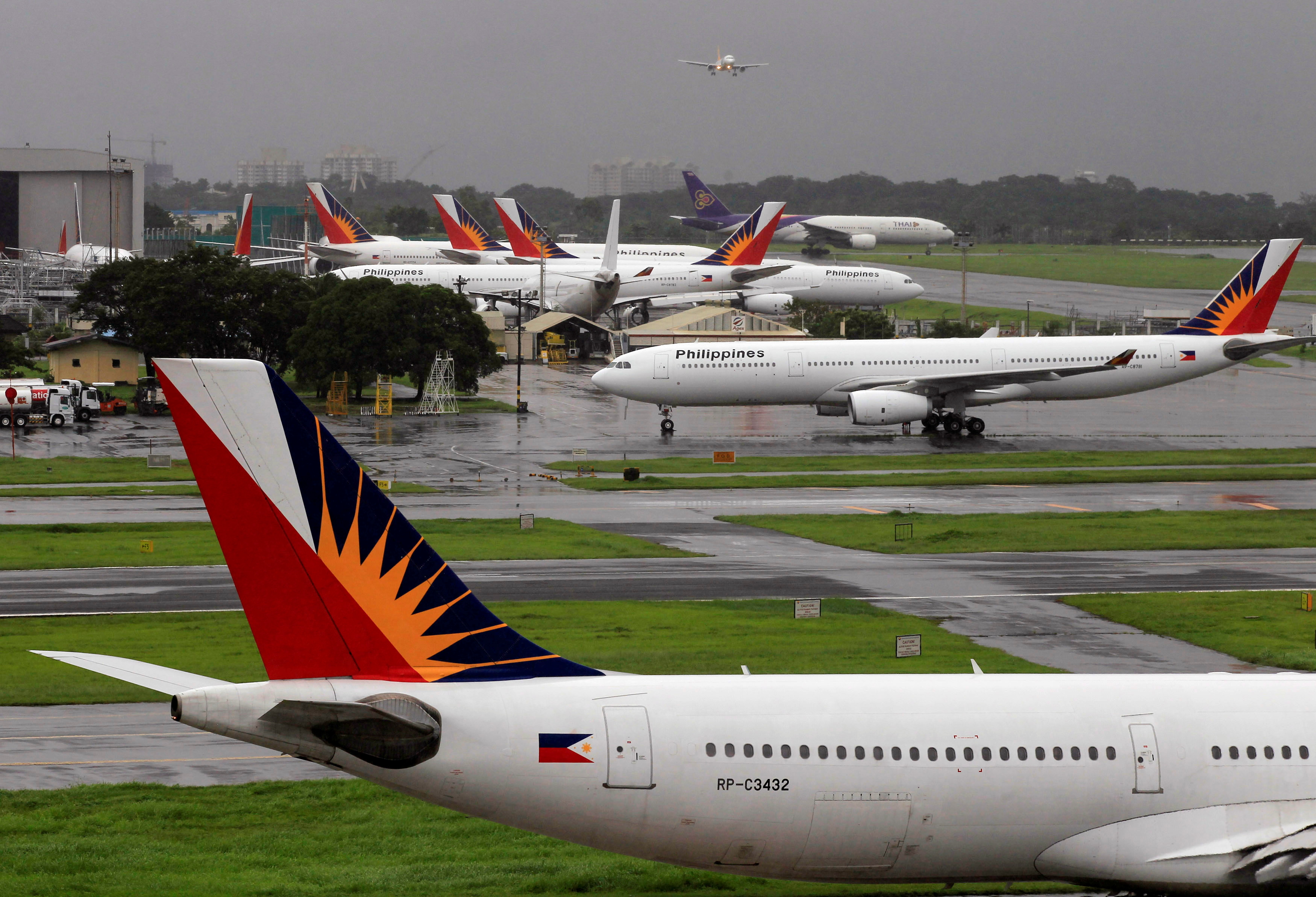 Philippine Airlines (PAL) planes parked on the tarmac at Manila International Airport in the city of Pasay, metro, 9 September 2014. REUTERS / Romeo Ranoco / File Photo