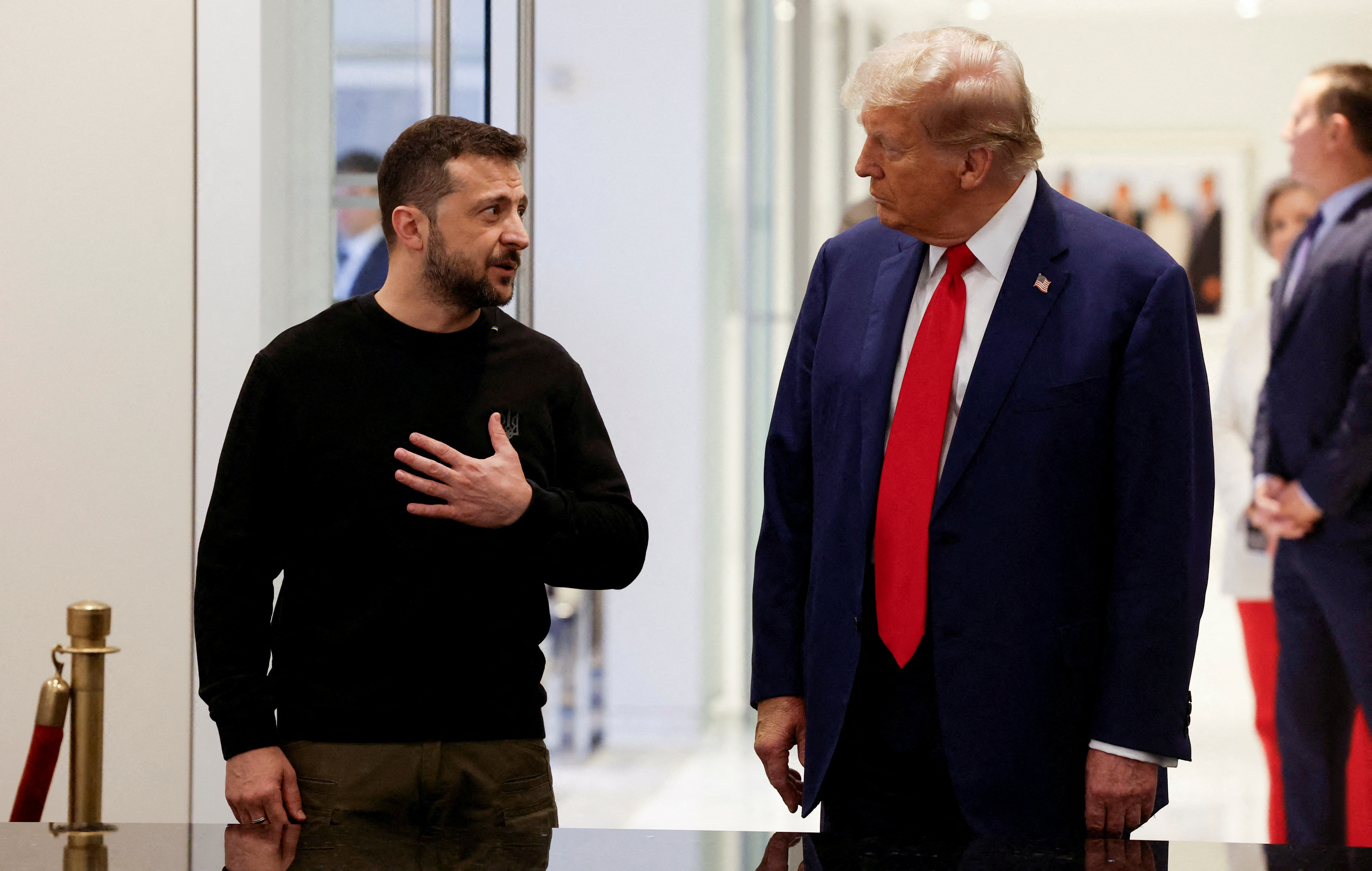ゼレンスキー氏、トランプ氏と4日にも会談の意向 武器供給巡り協議