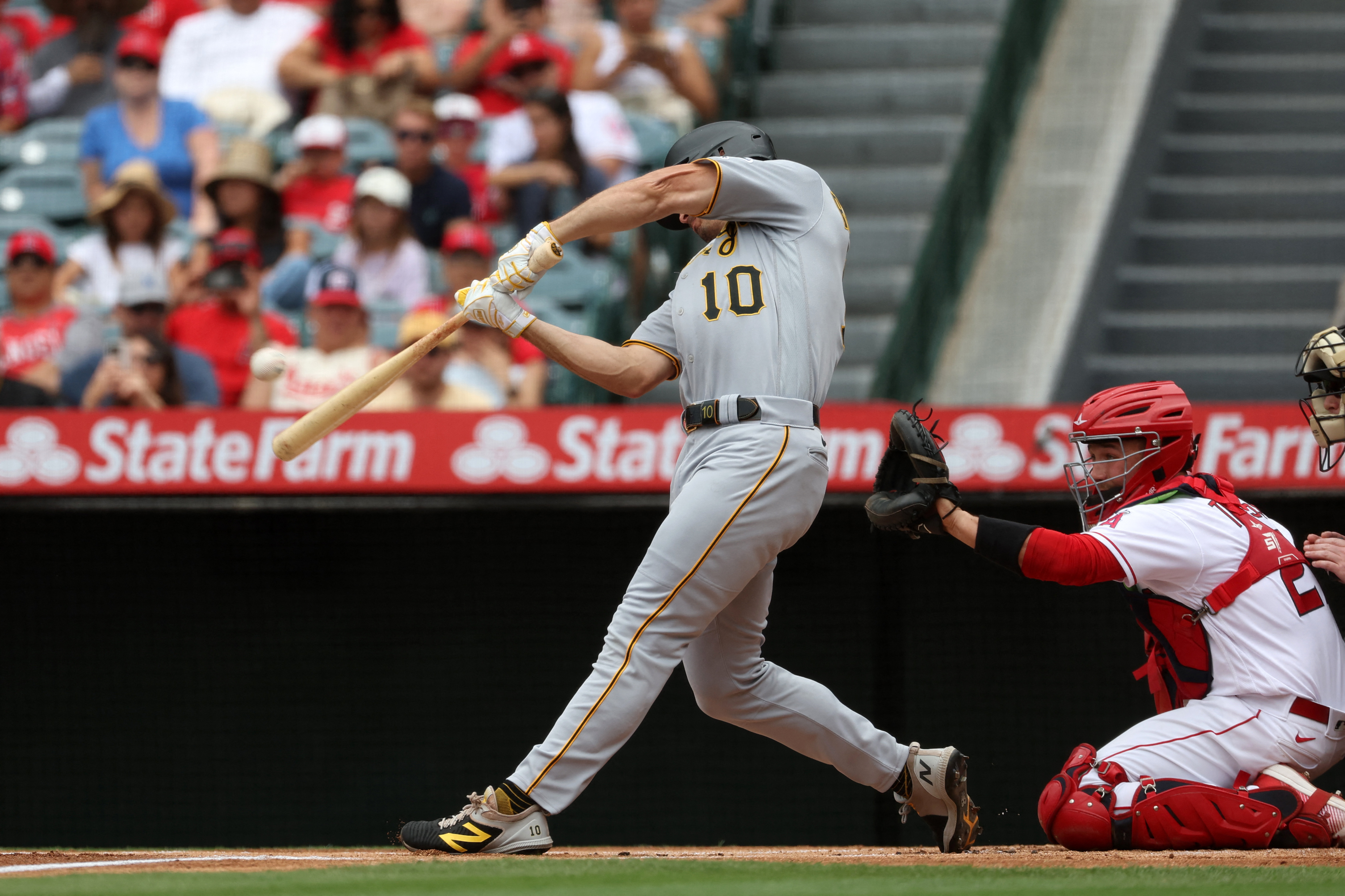 Angels hit four homers in win over Pirates