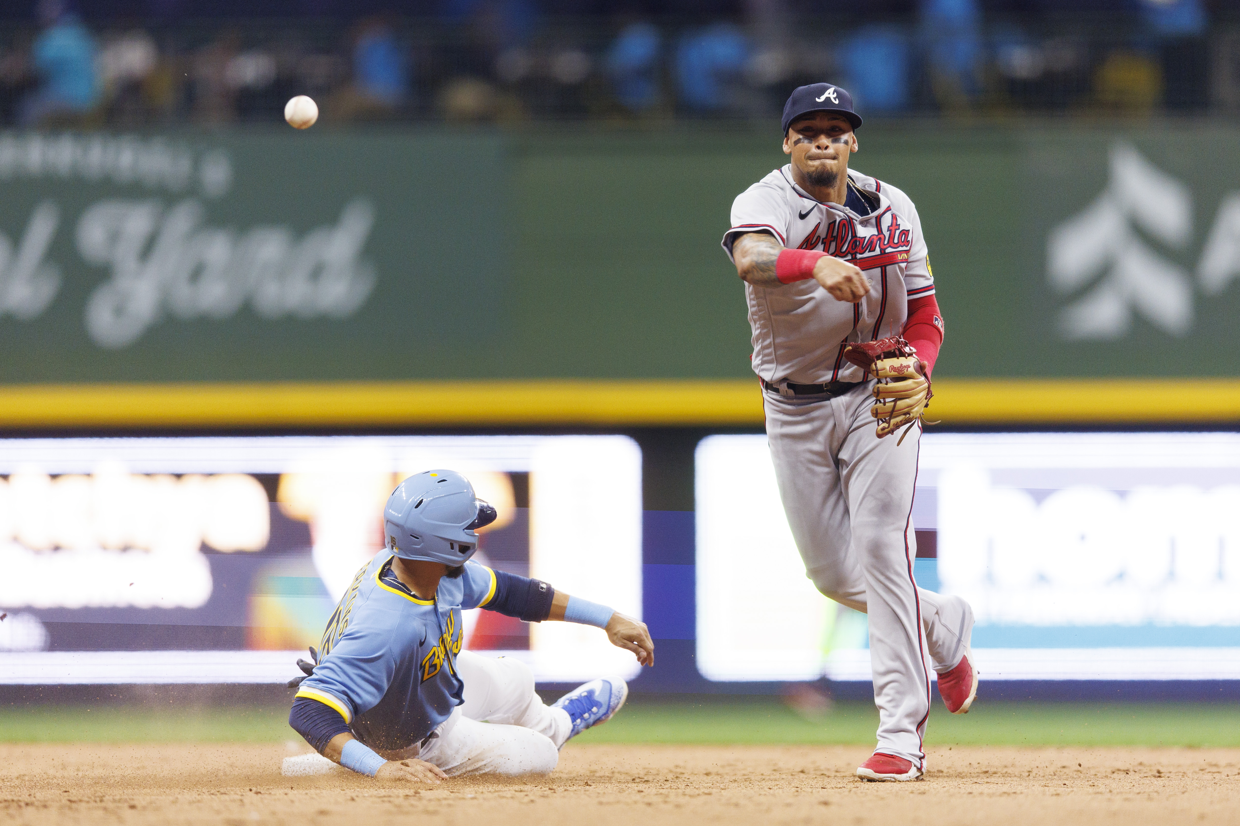 Atlanta Braves - The Milwaukee Braves defeat the New York Yankees