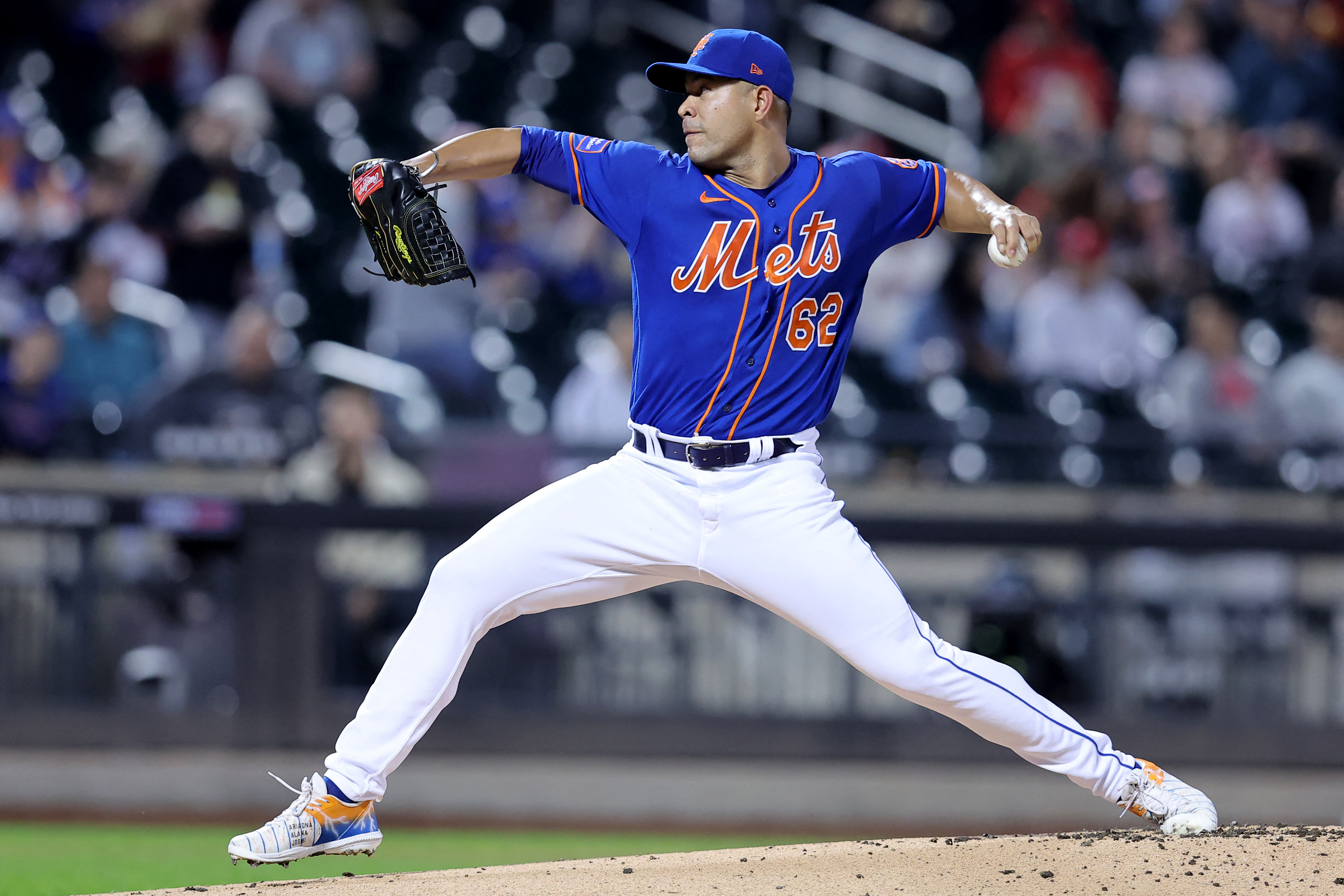 FLUSHING, NY - AUGUST 28: New York Mets Pitcher Tylor Megill (38) delivers  a pitch during the first inning of.a Major League Baseball game between the  Texas Rangers and the New York