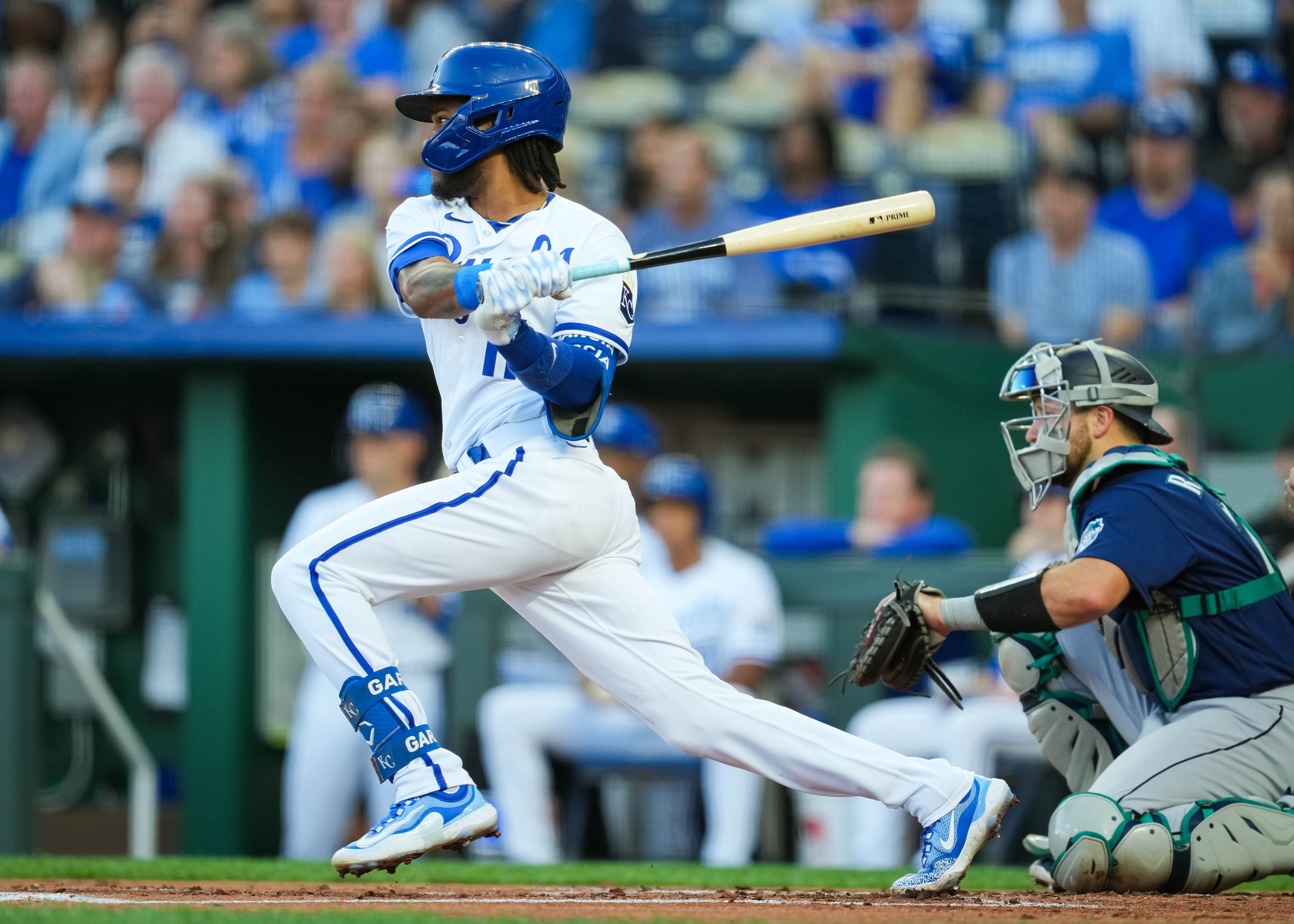 Royals rally in ninth to stun Mariners