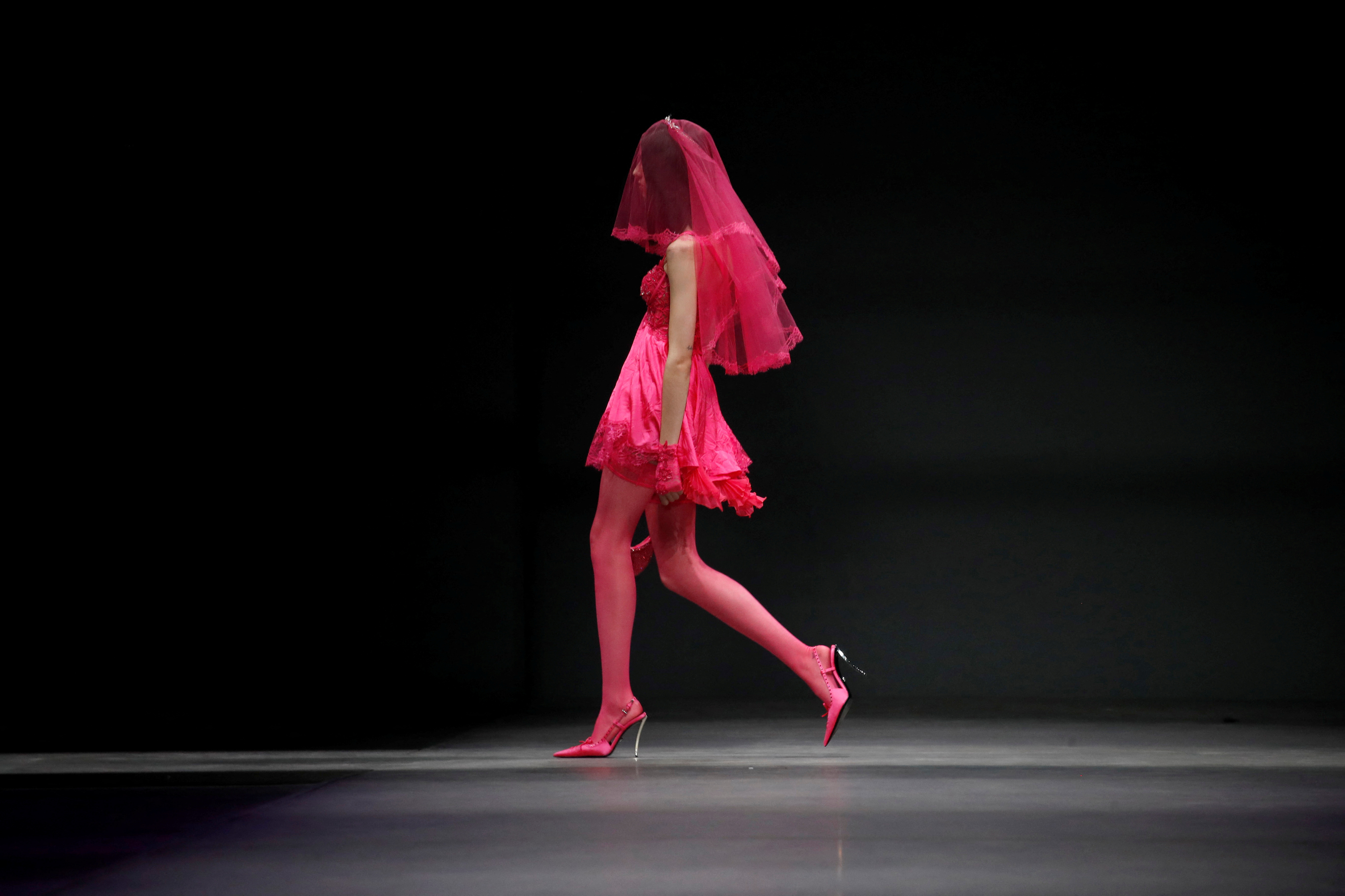 Cherckerboard reigns on Versace catwalk at Milan Fashion Week | Reuters