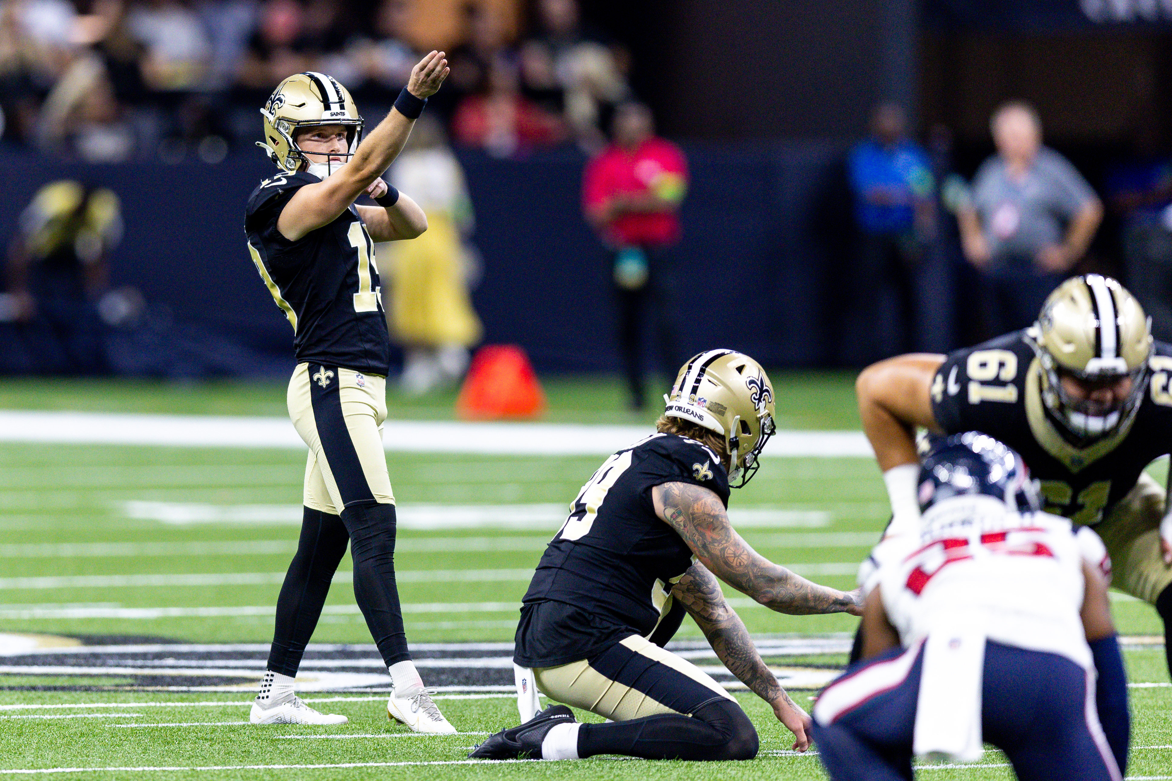 Late interception gets Texans past Saints, 17-13