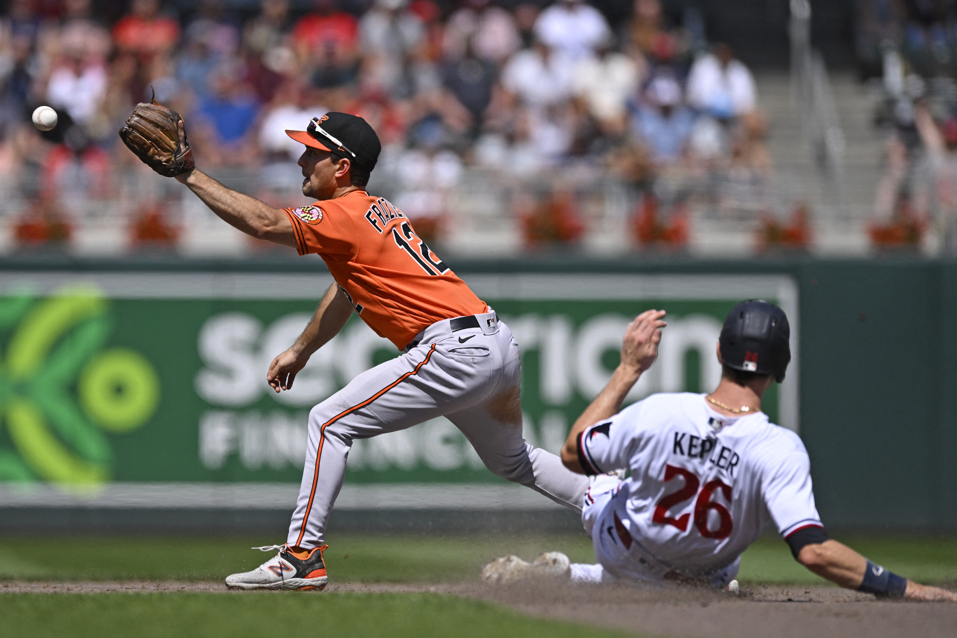 Six-run inning enough for O's to down Twins, extend streak