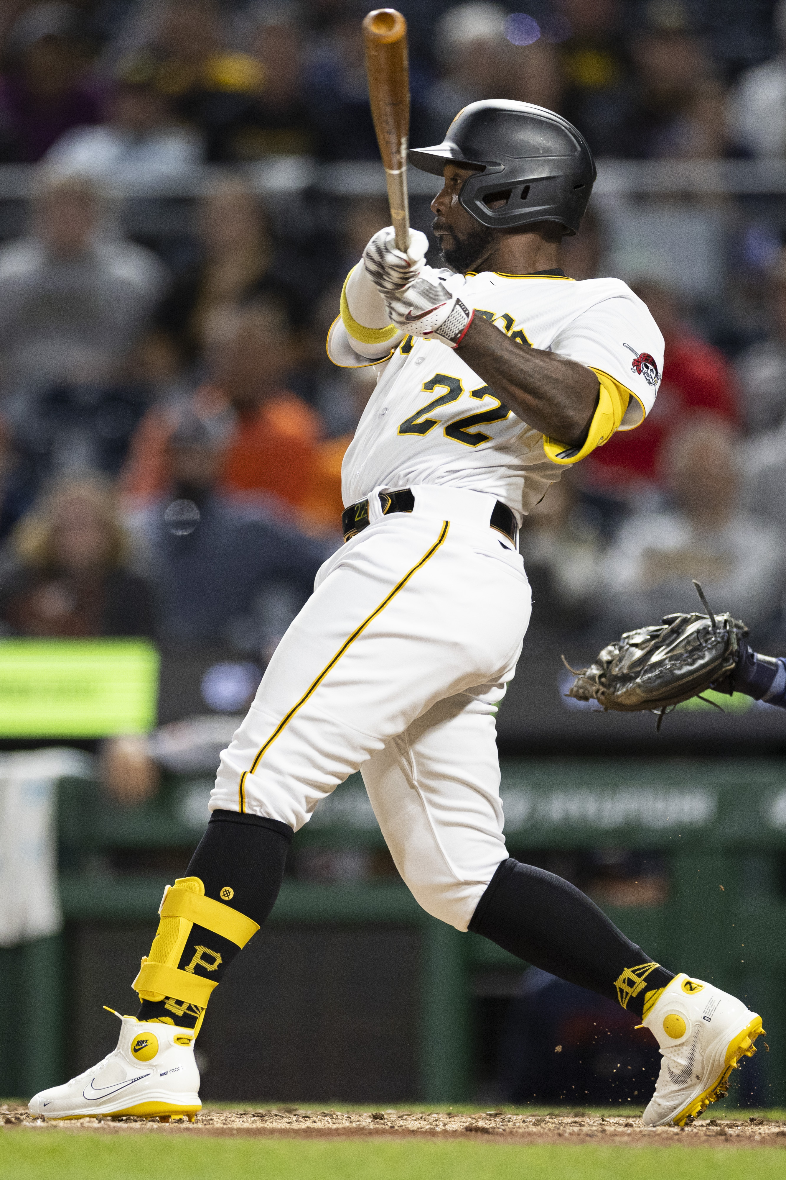 Ji Hwan Bae's walk-off 3-run HR sends Pirates past Astros