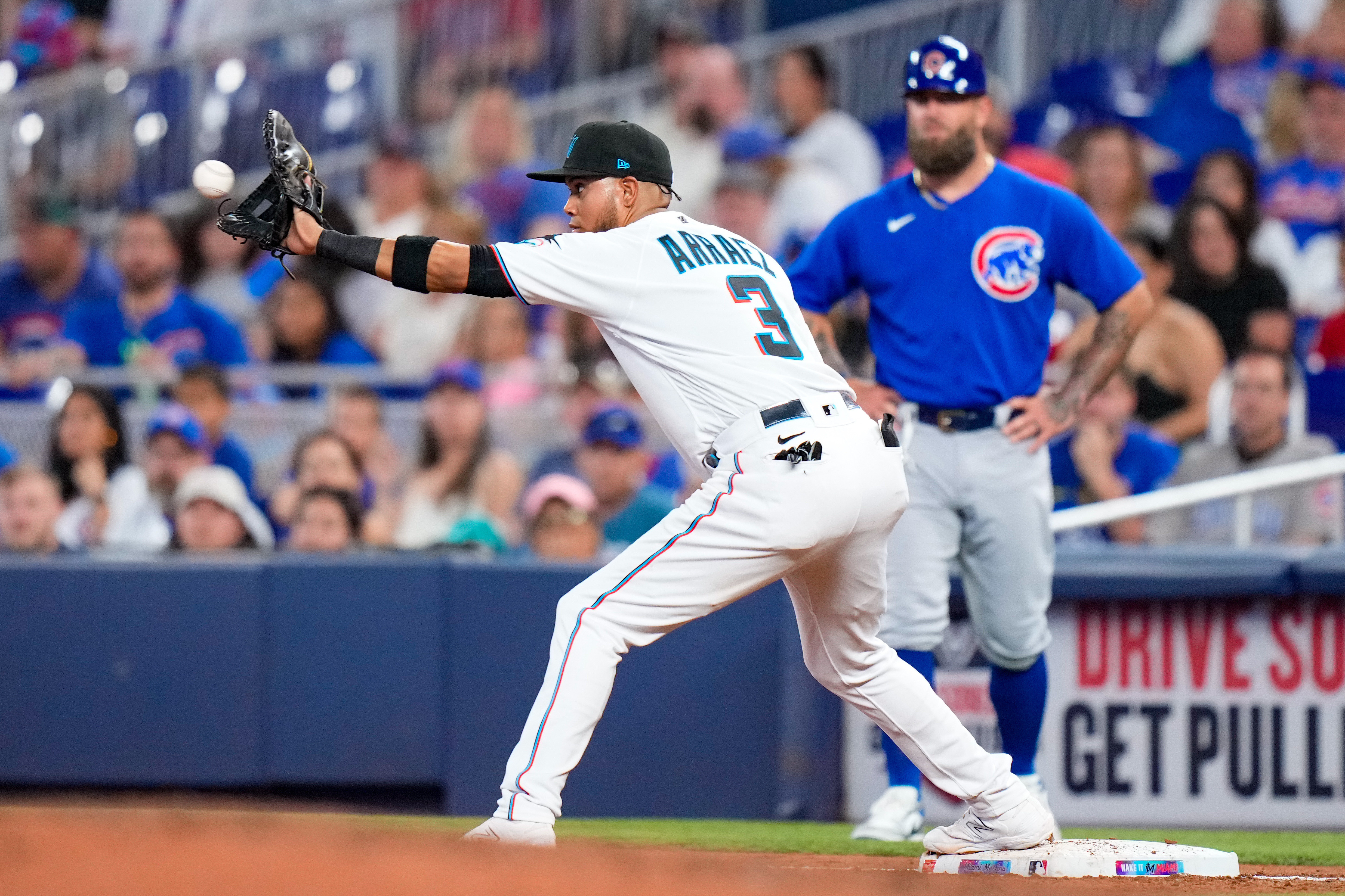 Luis Arraez drives in game-winning run as Marlins top Cubs