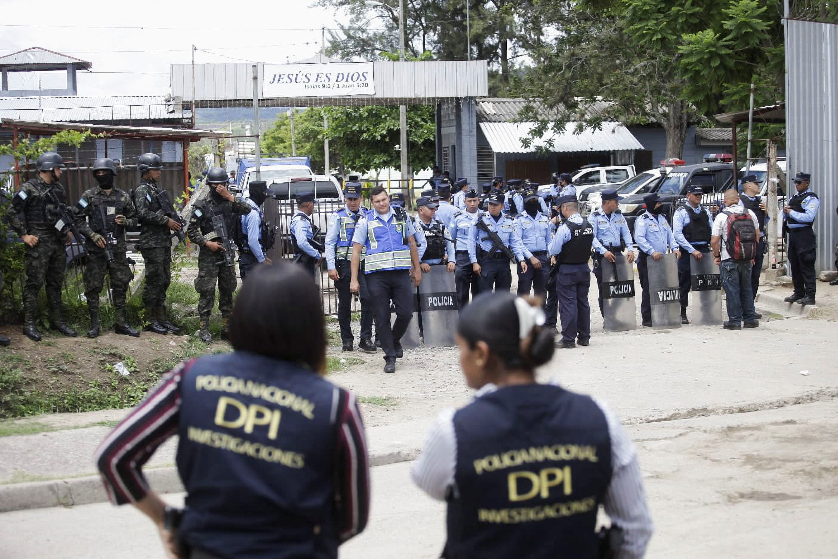 Honduras prison riot leaves 41 women dead | Reuters