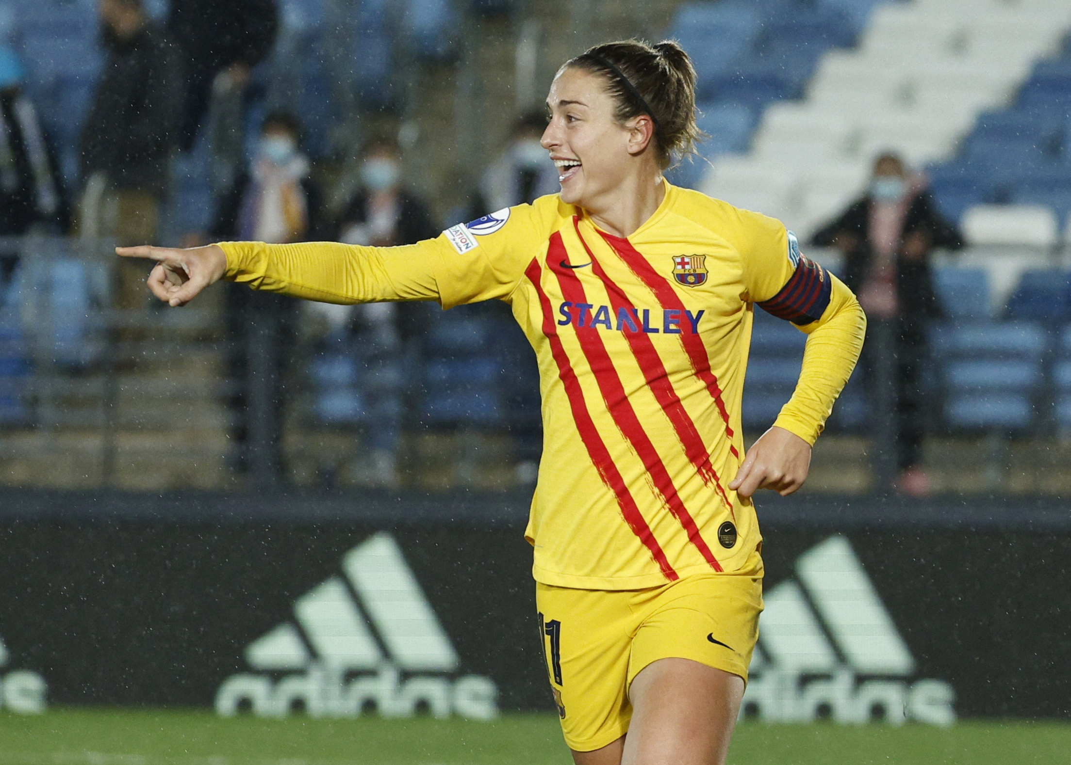 Making history: 91,553 attend Barcelona-Real Madrid women's Champions  League game at Camp Nou - The Boston Globe