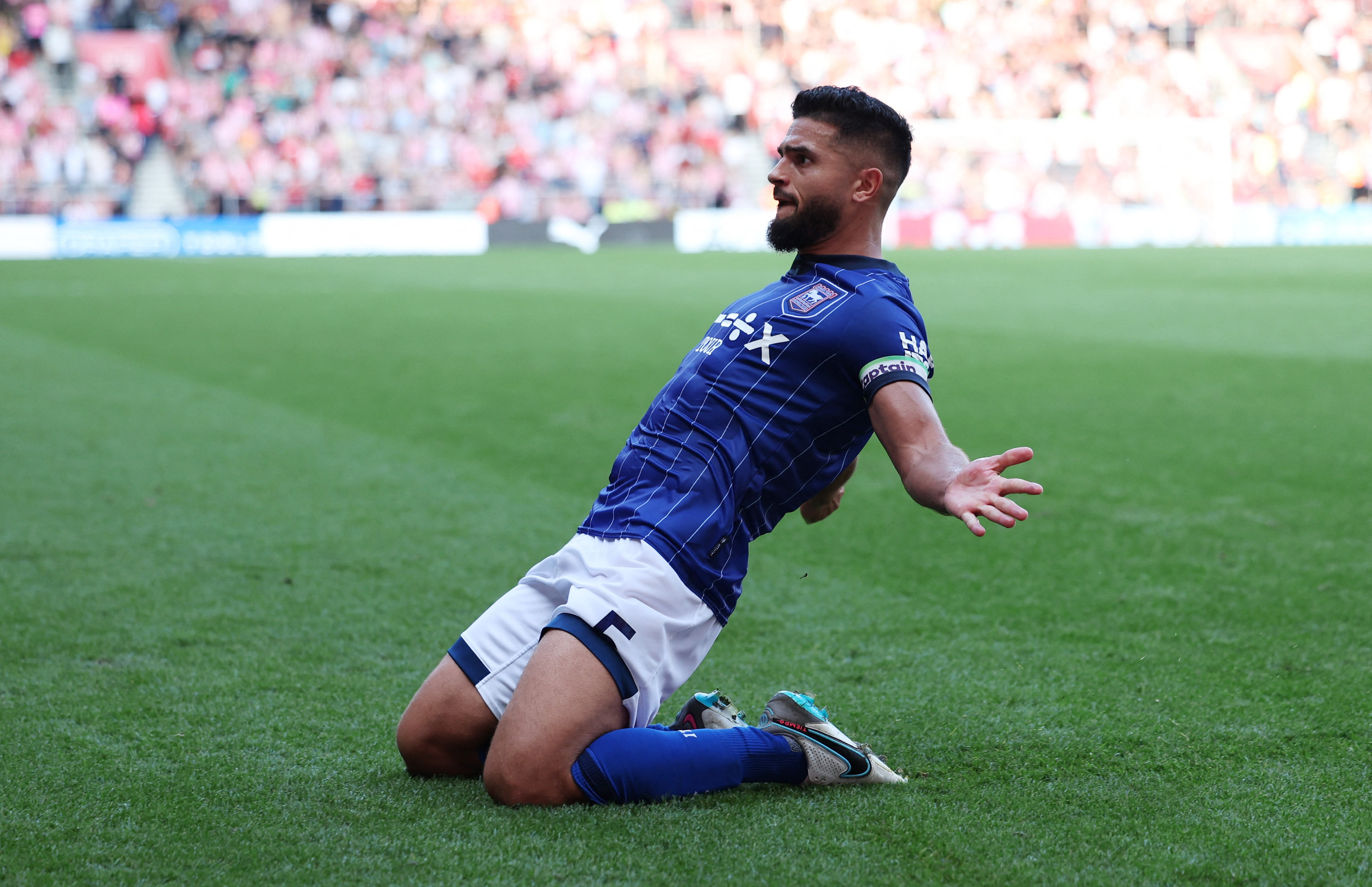 Late Morsy strike earns Ipswich 1-1 draw at Southampton | Reuters