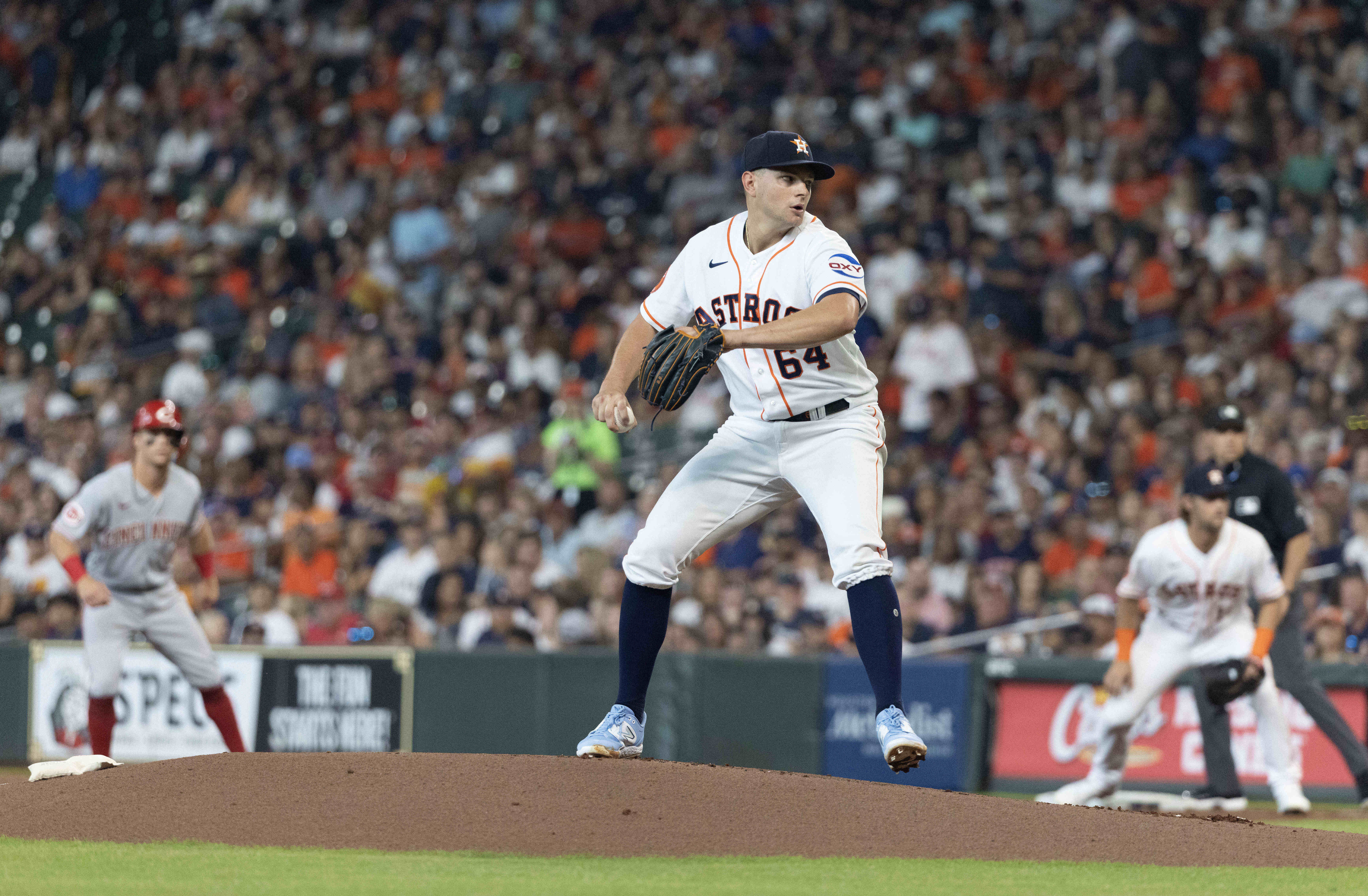 Reds drub Astros 10-3, post seventh straight win