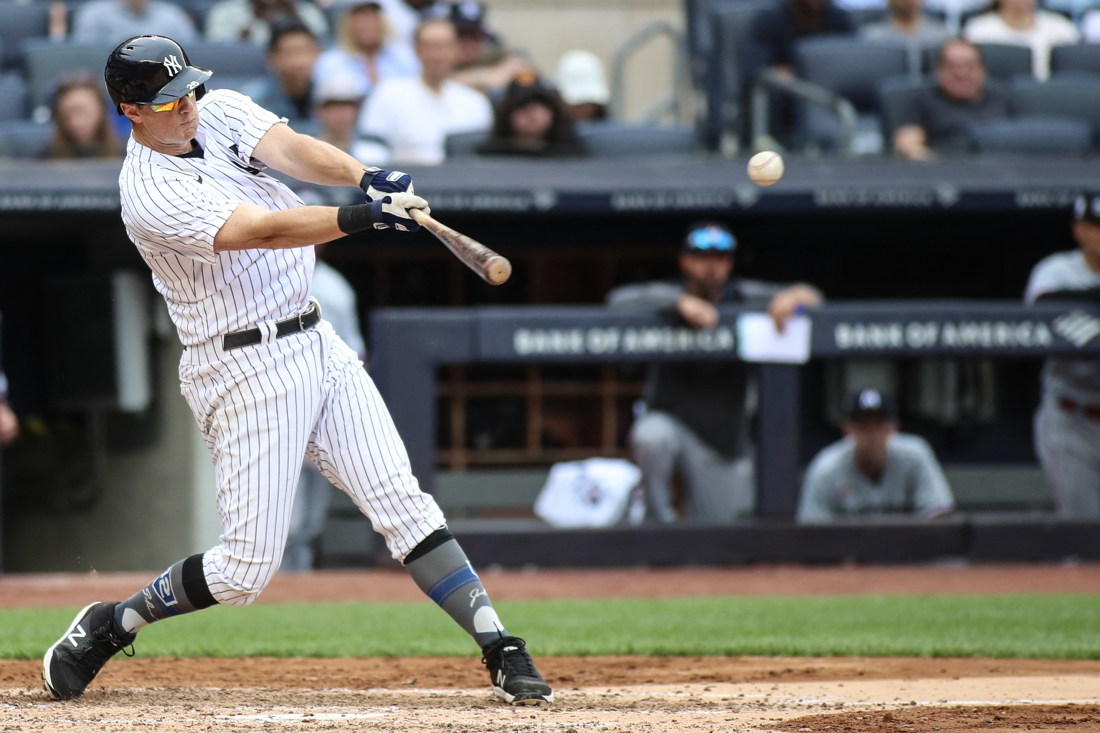 Twins' Baldelli ejected after umps ask Yankees' German to wash