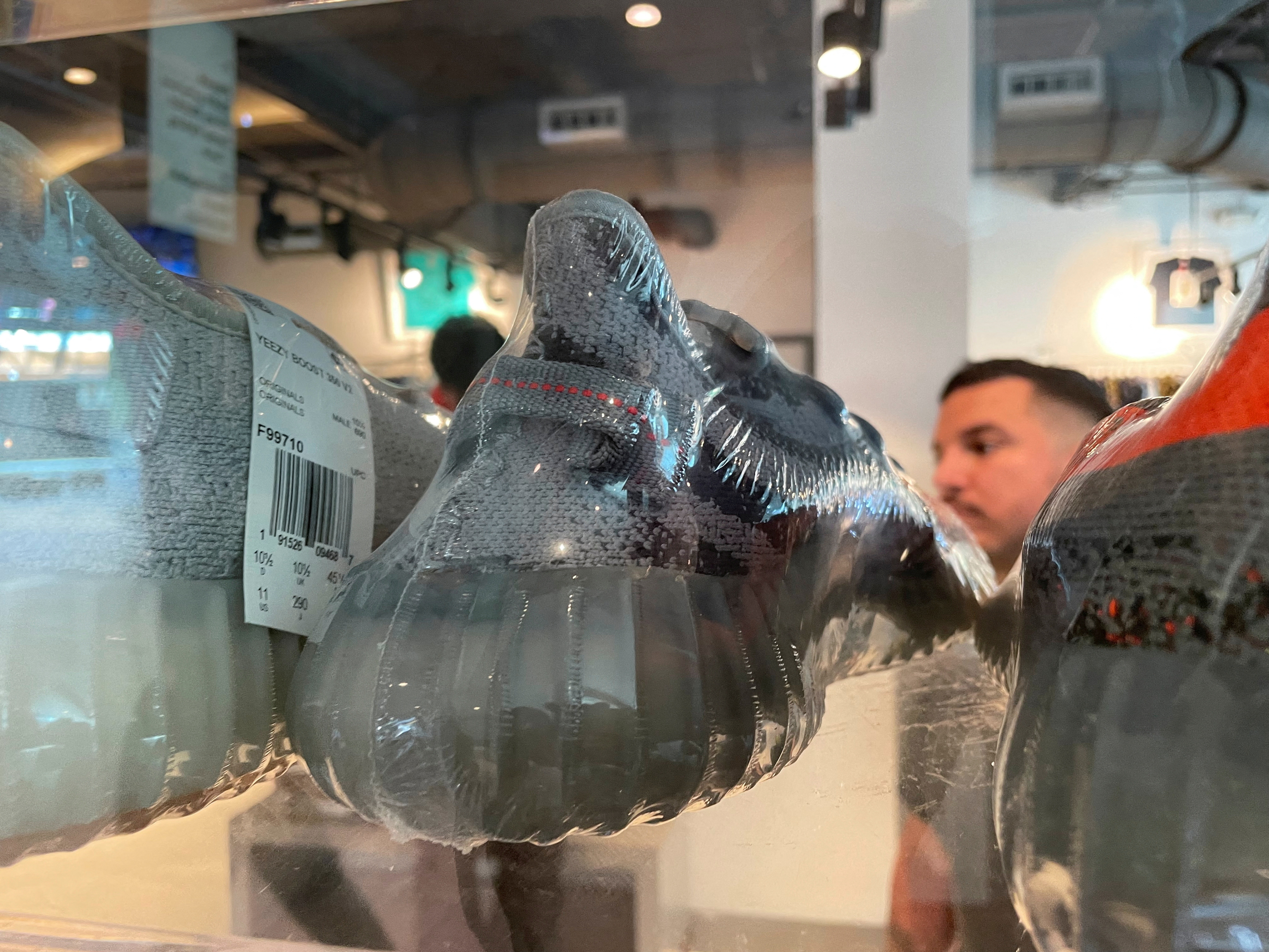 Yeezy money is here (76) 사진