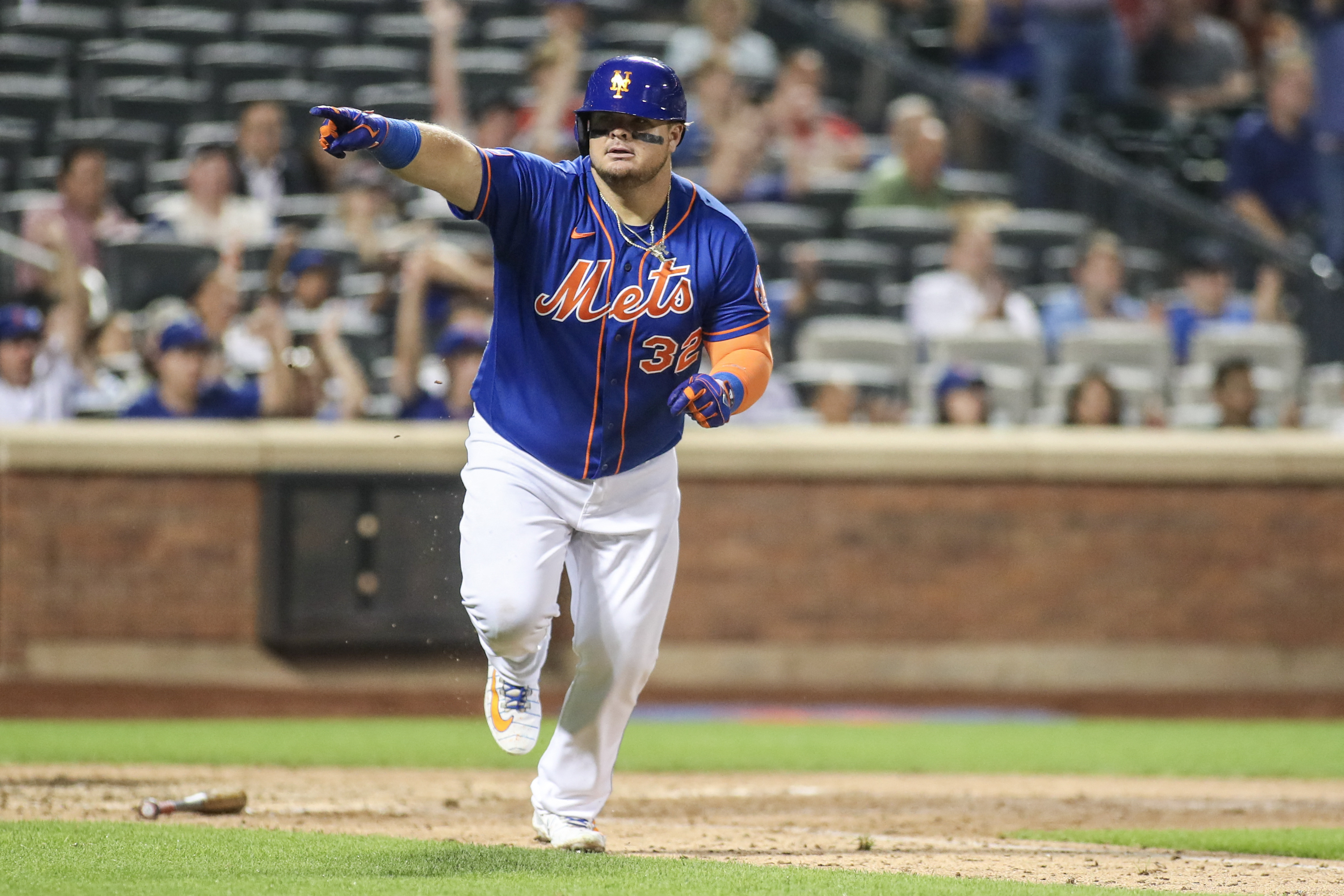 After rain delay, Mets eke out win over Nationals