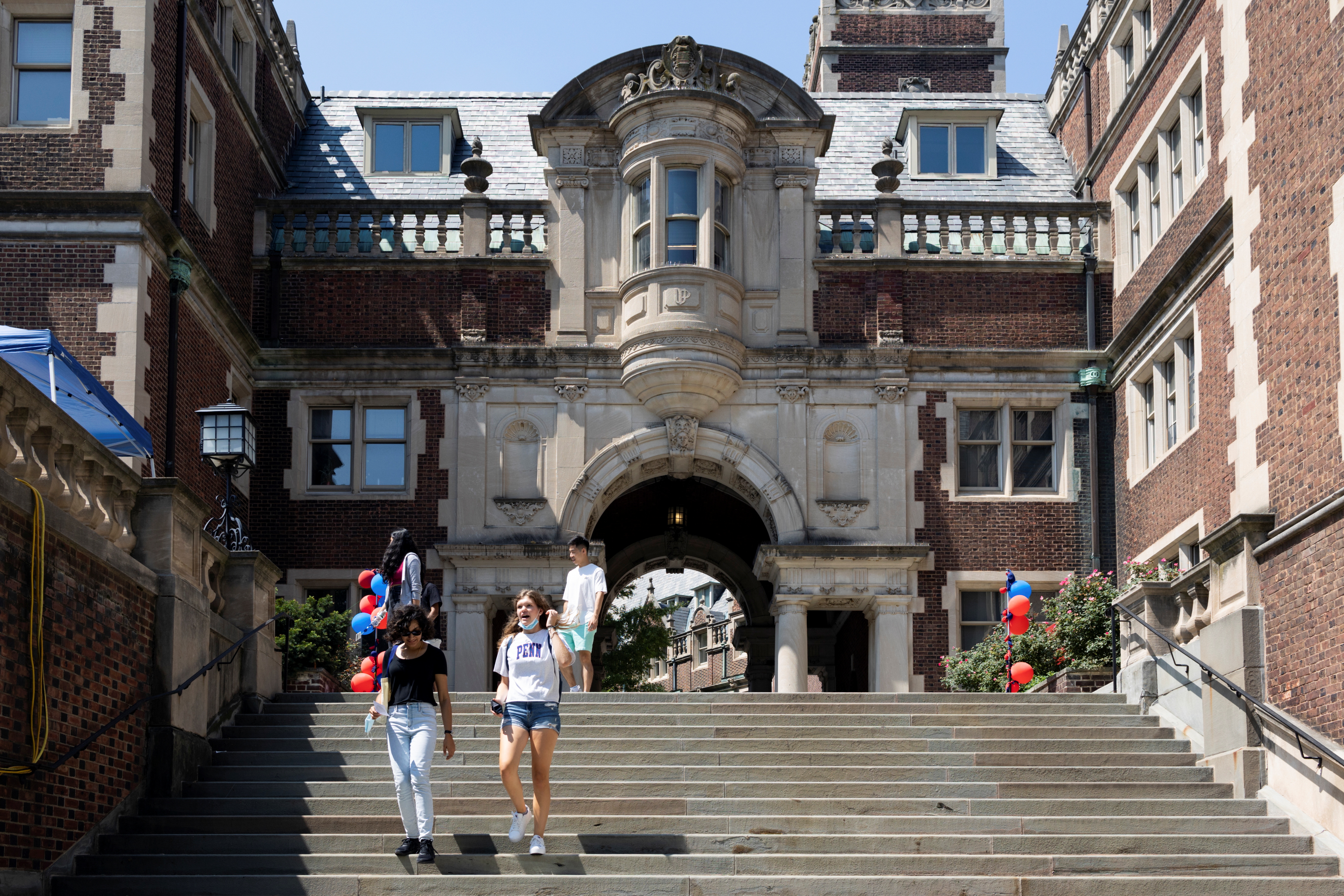 Students return to the University of Pennsylvania amid the coronavirus disease (COVID-19) pandemic in Philadelphia, Pennsylvania, U.S., August 24, 2021.  REUTERS/Hannah Beier