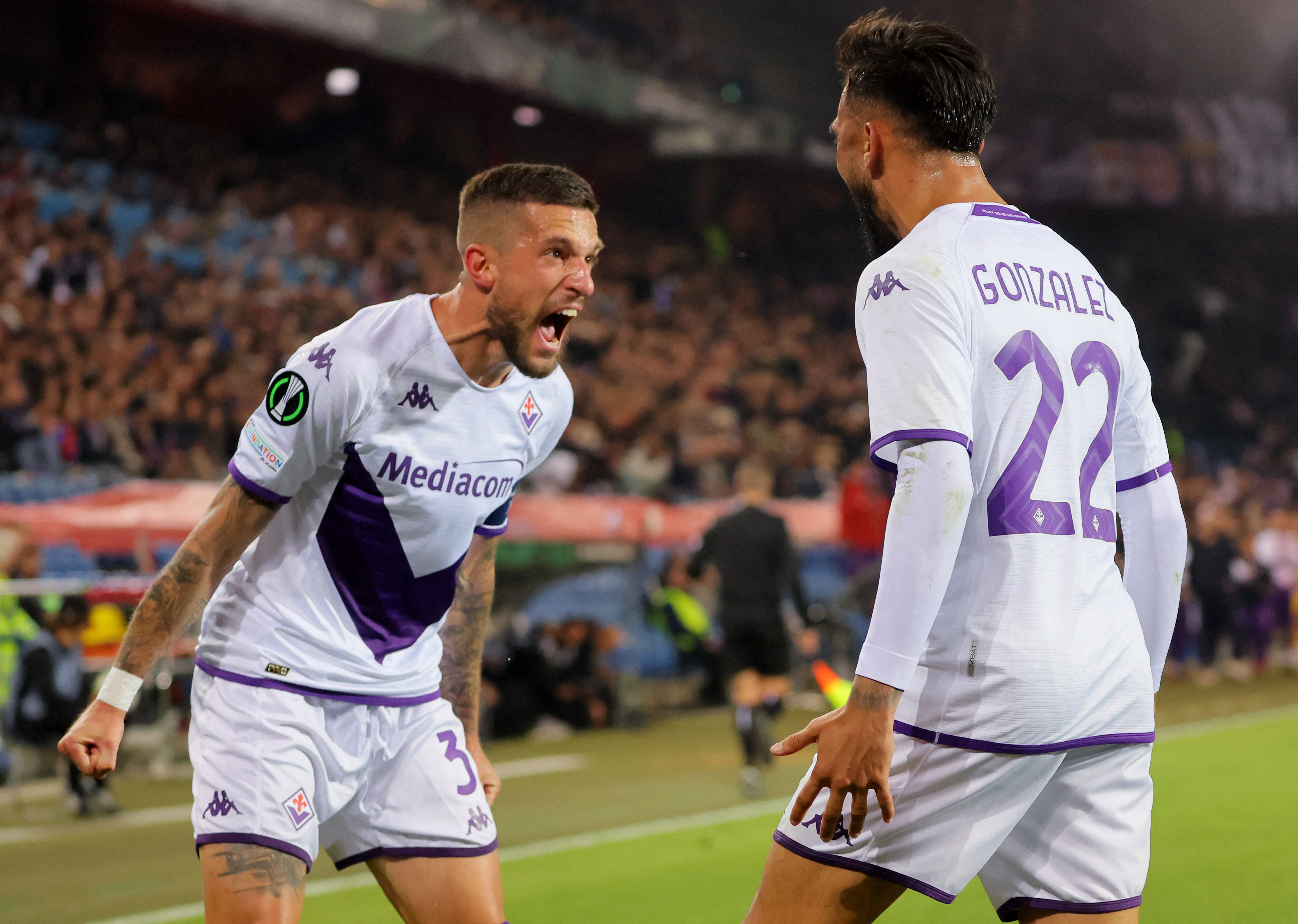 Conference League, Basaksehir-Fiorentina allo spagnolo Fernandez