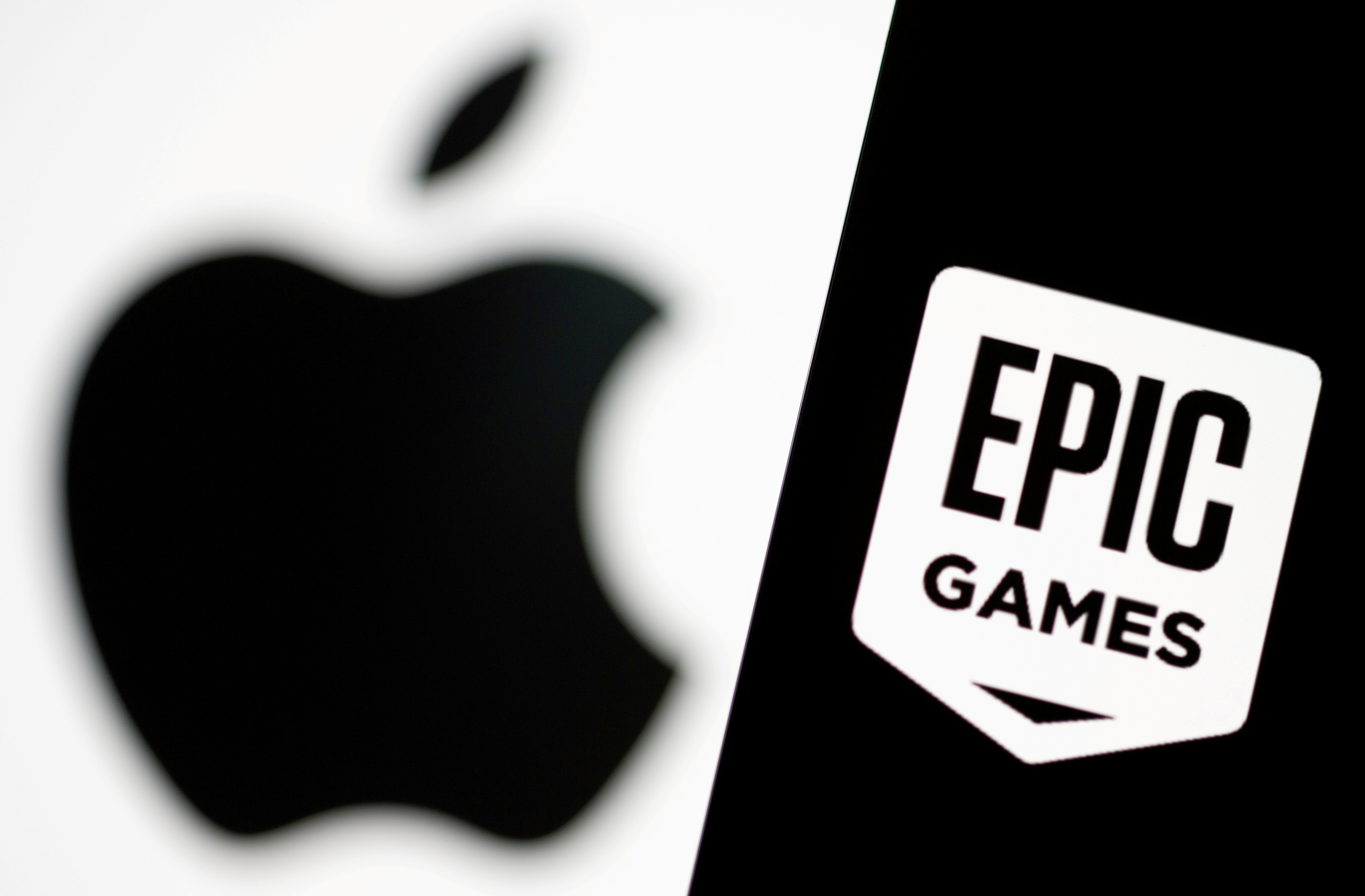 iTWire - App store battle royale – Apple pulls Fortnite from store, Epic  Games sues over fees