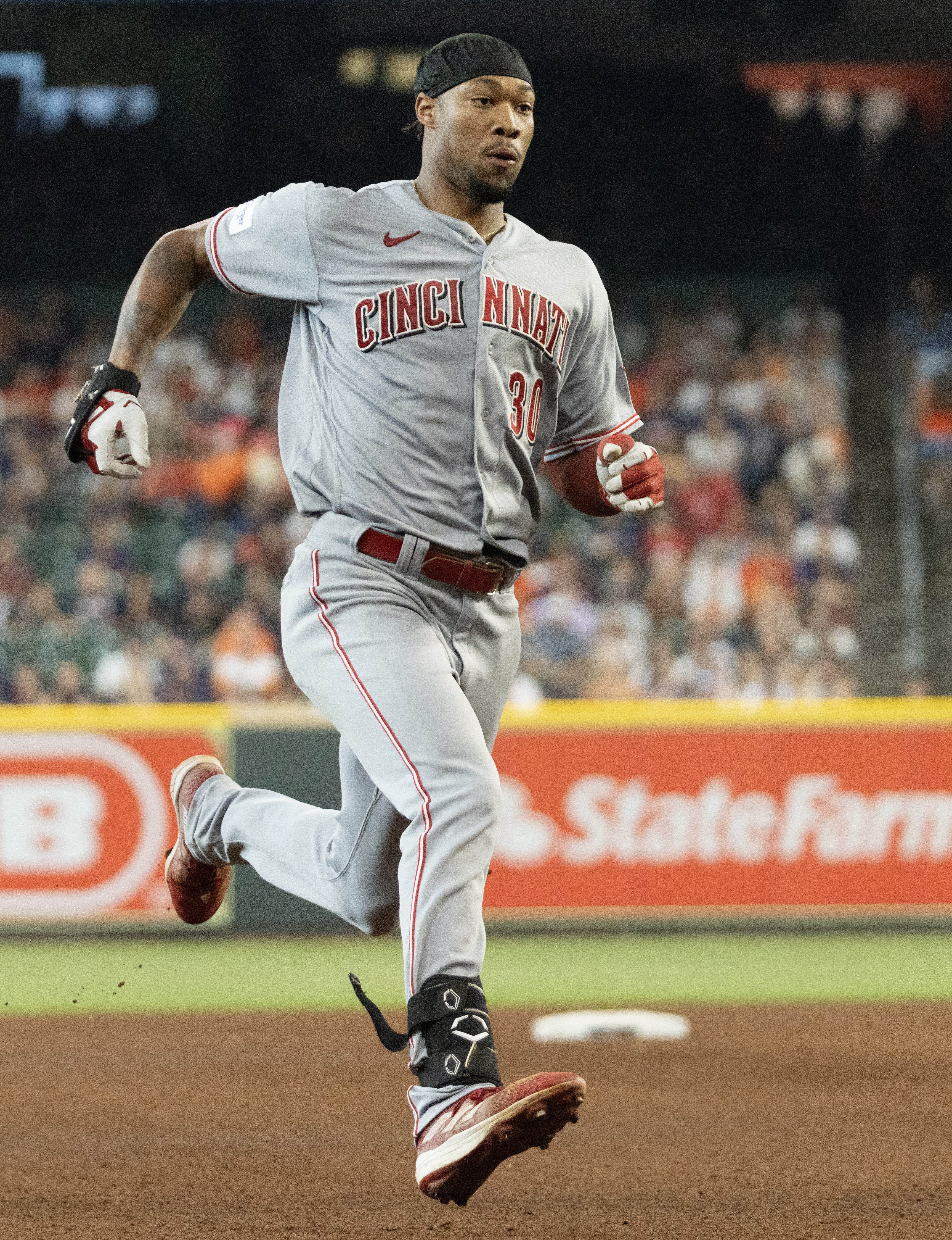 Reds drub Astros 10-3, post seventh straight win