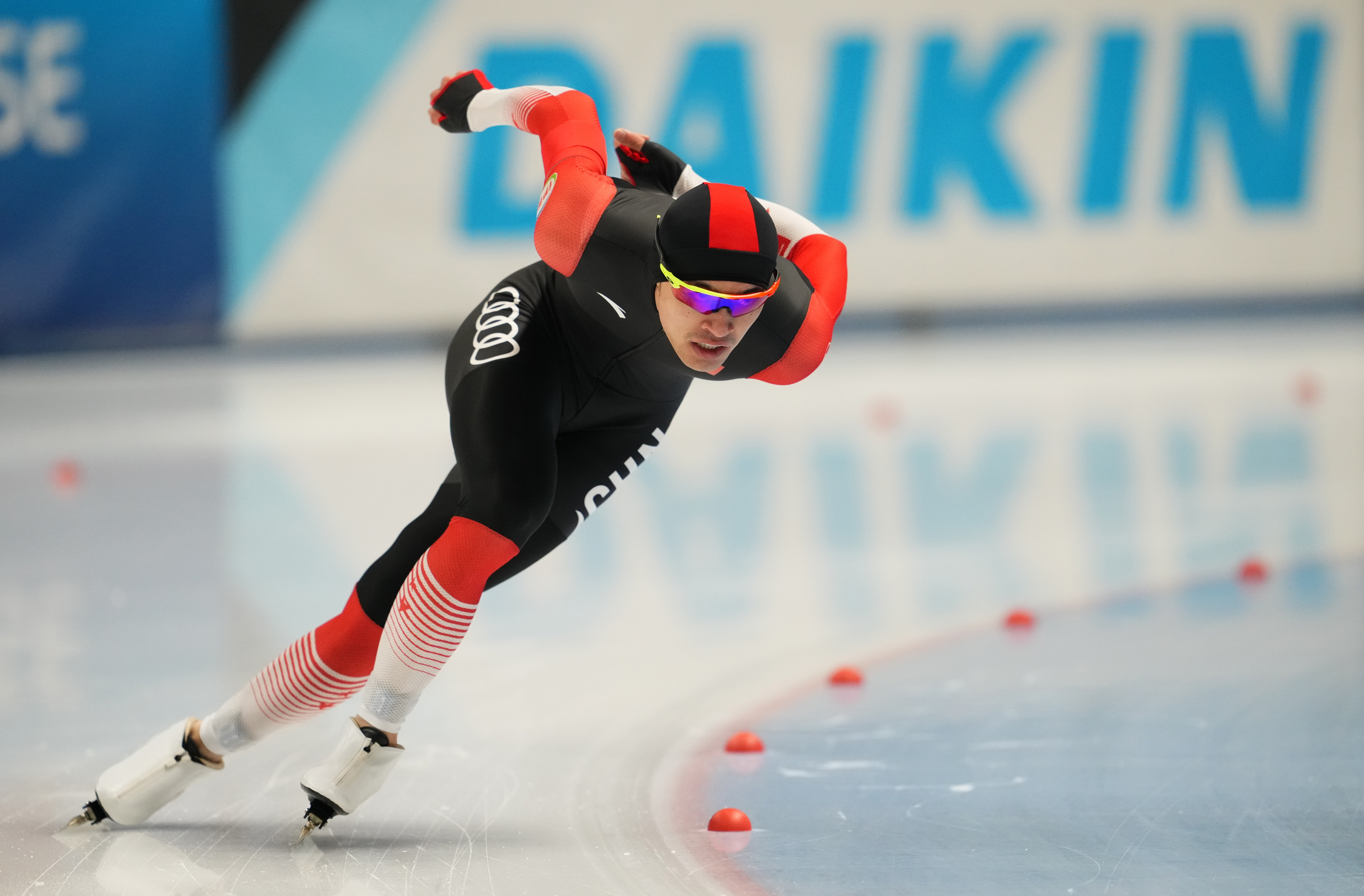 China's Ning wins gold in men's 1,500m final at World Cup | Reuters