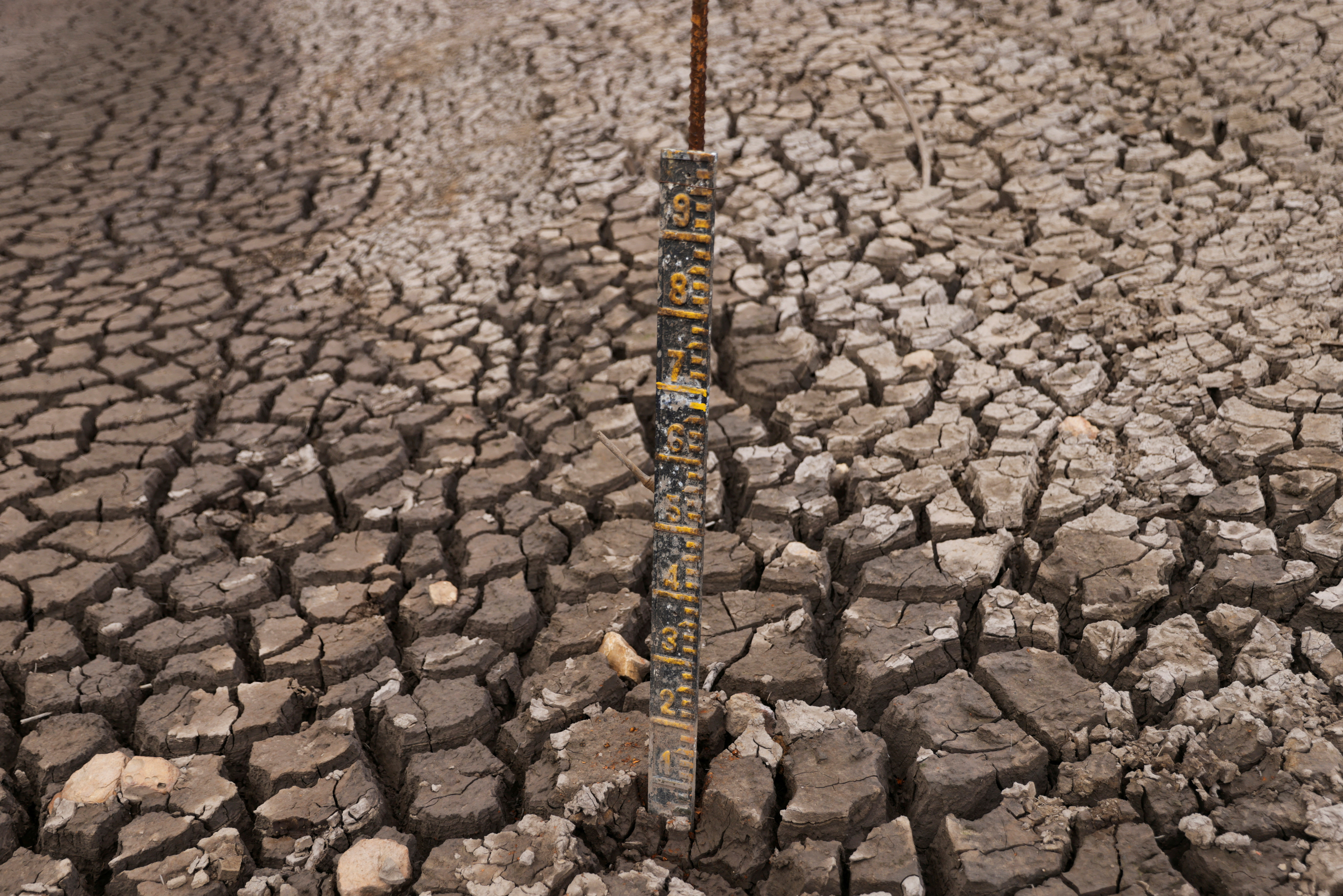 Drought in the San Rafael reservoir in La Calera