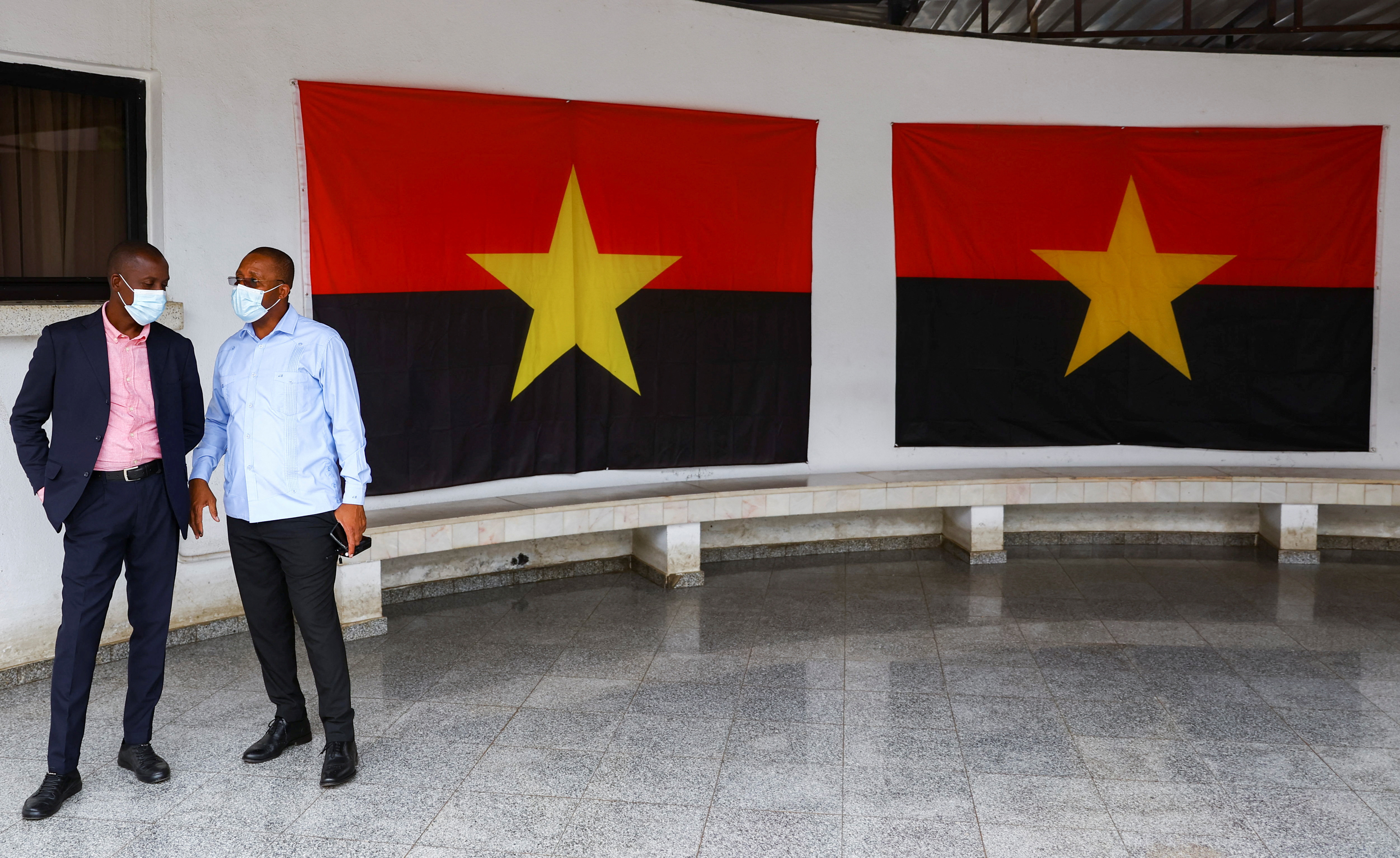 Angolan election draws low voter turnout as ruling party on course to win