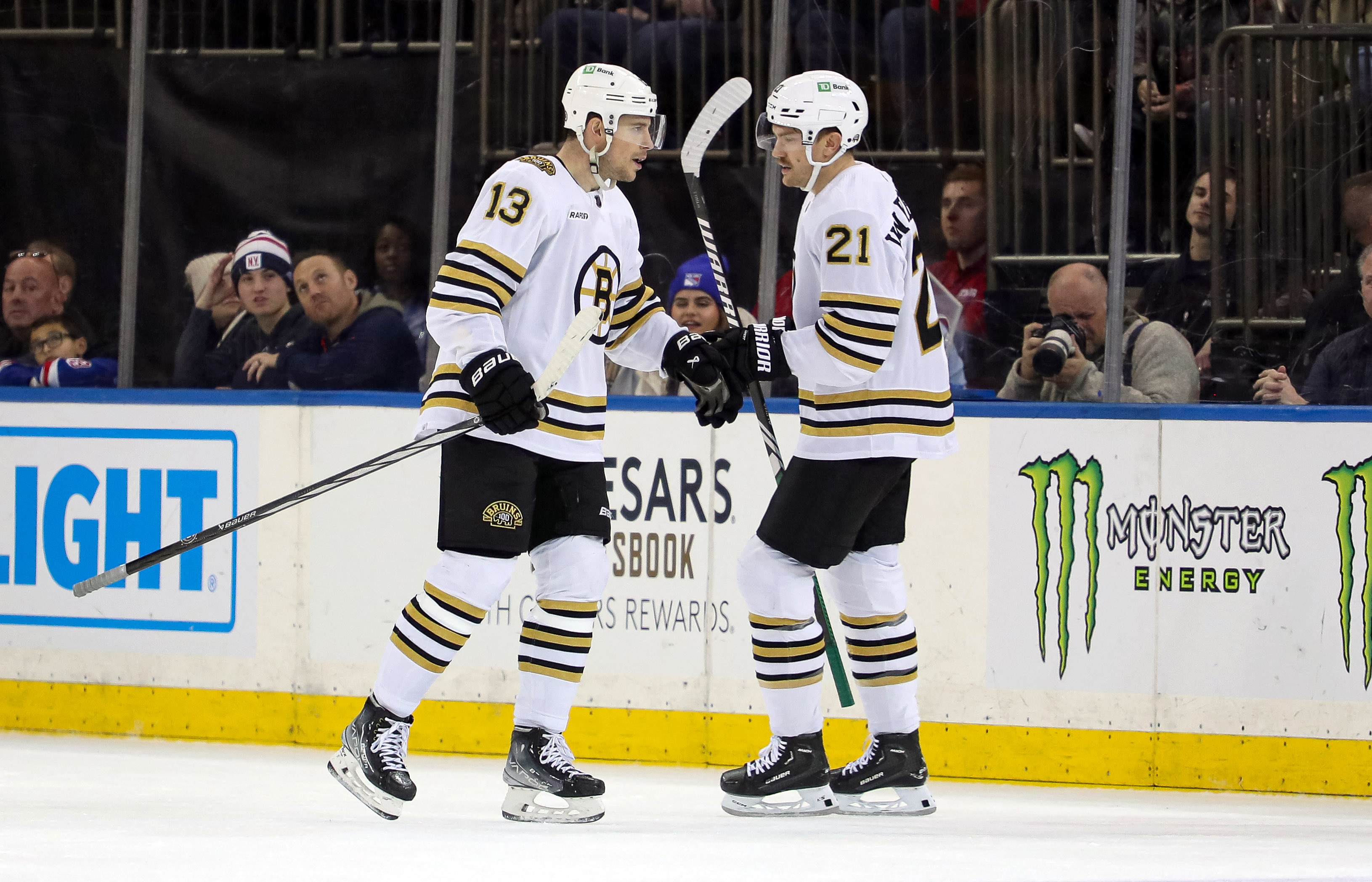 Chris Kreider Helps Rangers Race Past Bruins 7-4 | Reuters