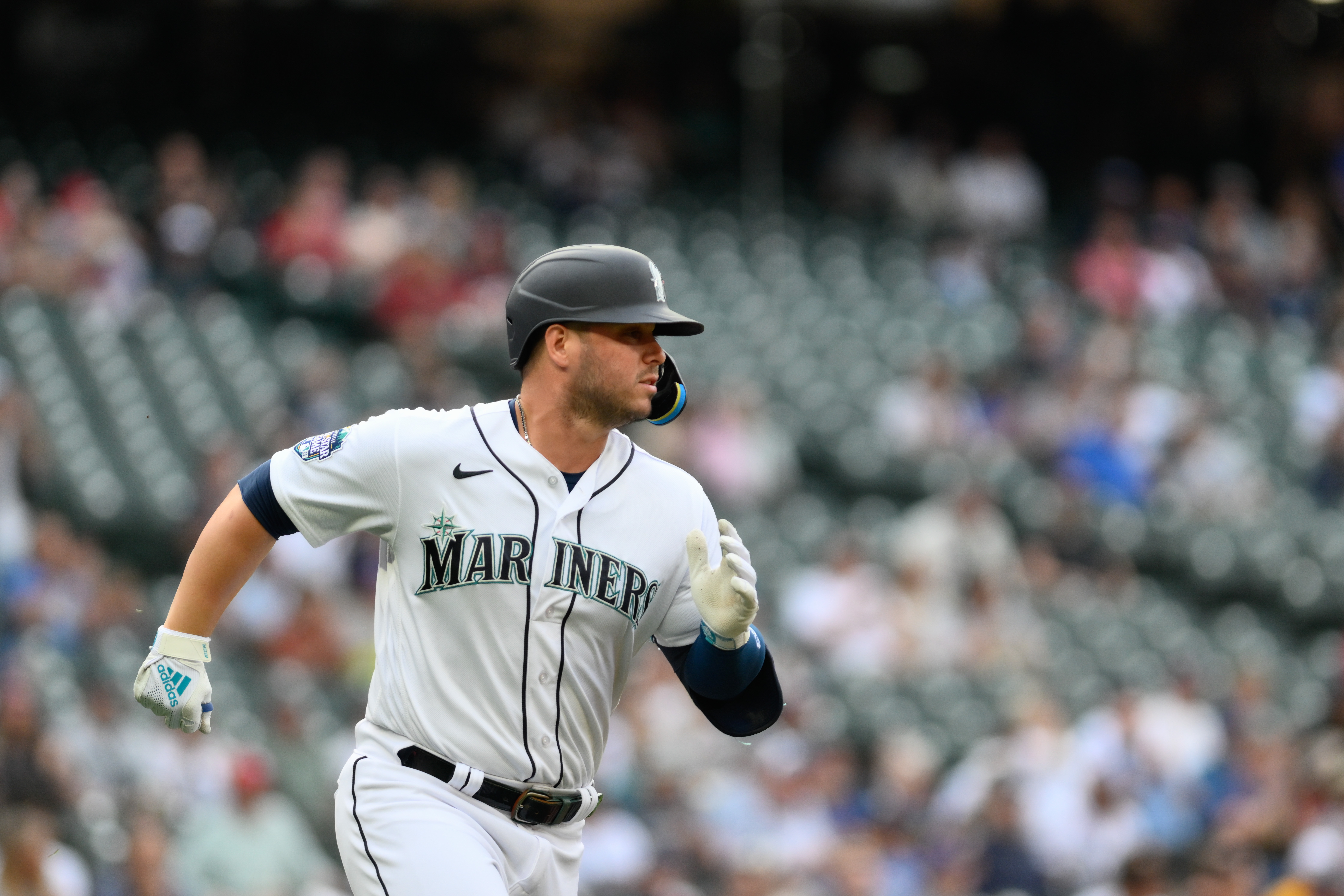 Nationals rally in 11th to take down Mariners