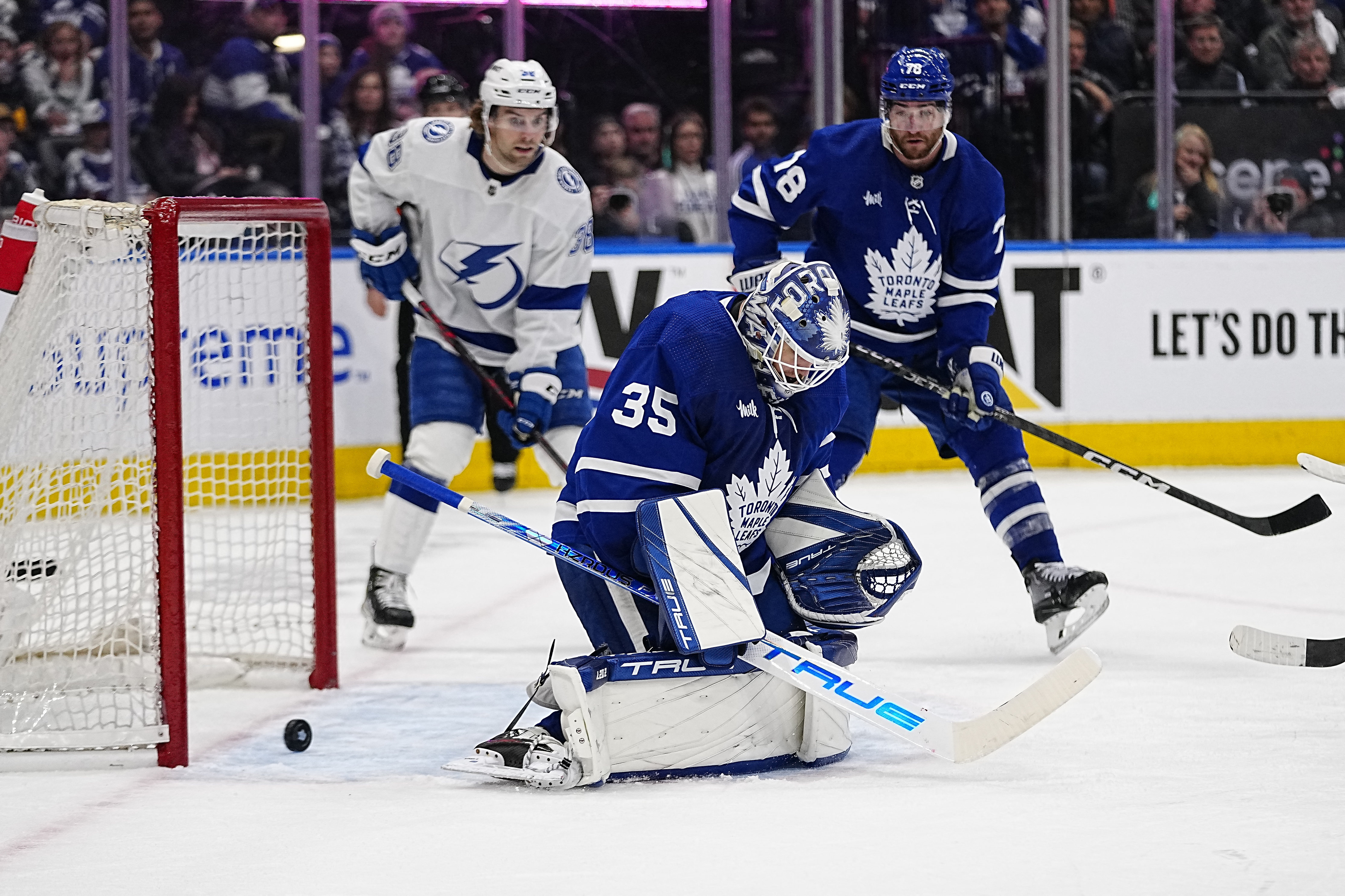 Kucherov finishes with 4 points, Lightning beat Leafs 7-3