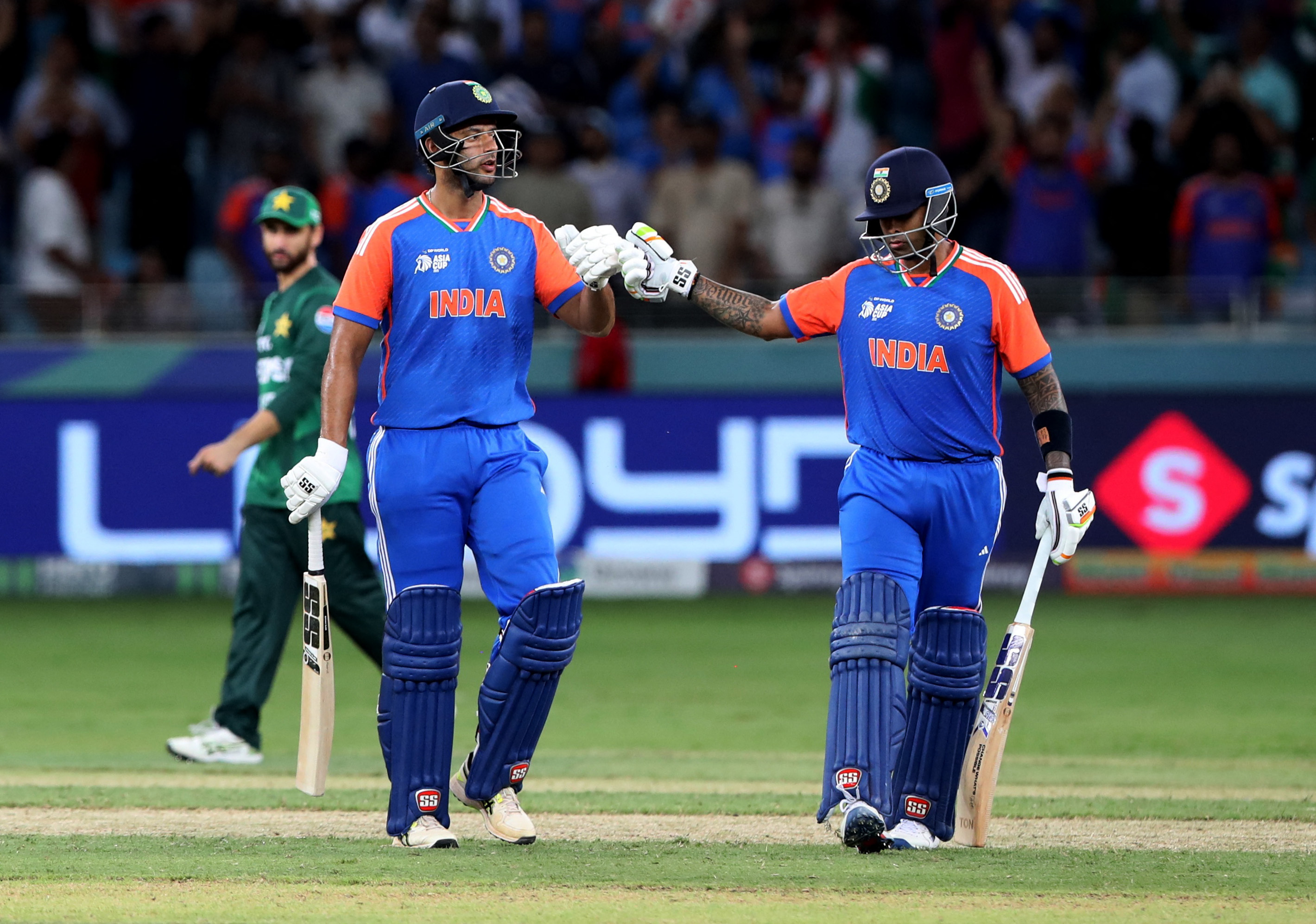 Pakistan seek match referee's removal after India refuse to shake hands |  Reuters