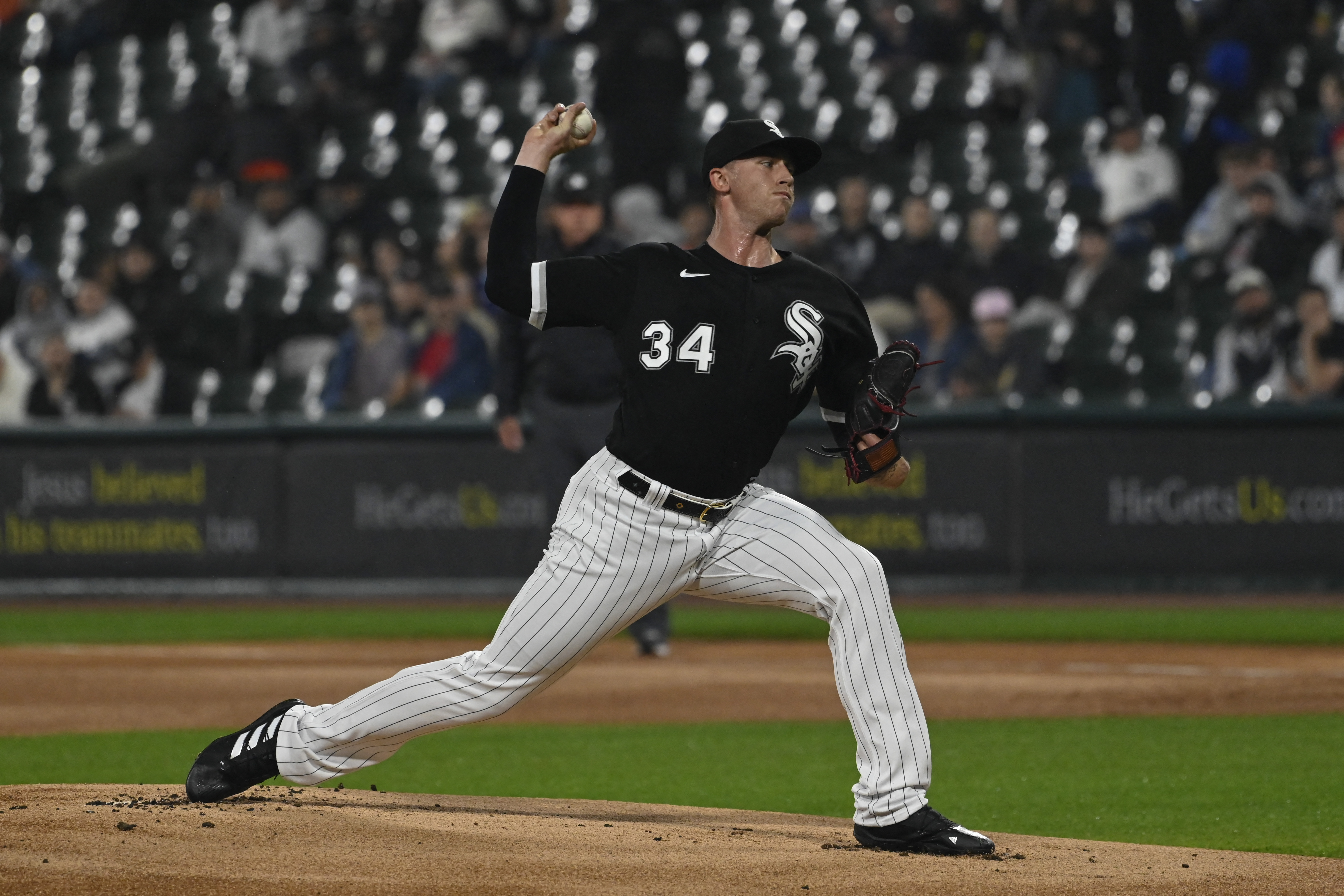 Chicago White Sox defeat the Astros, 1-0, to earn their first