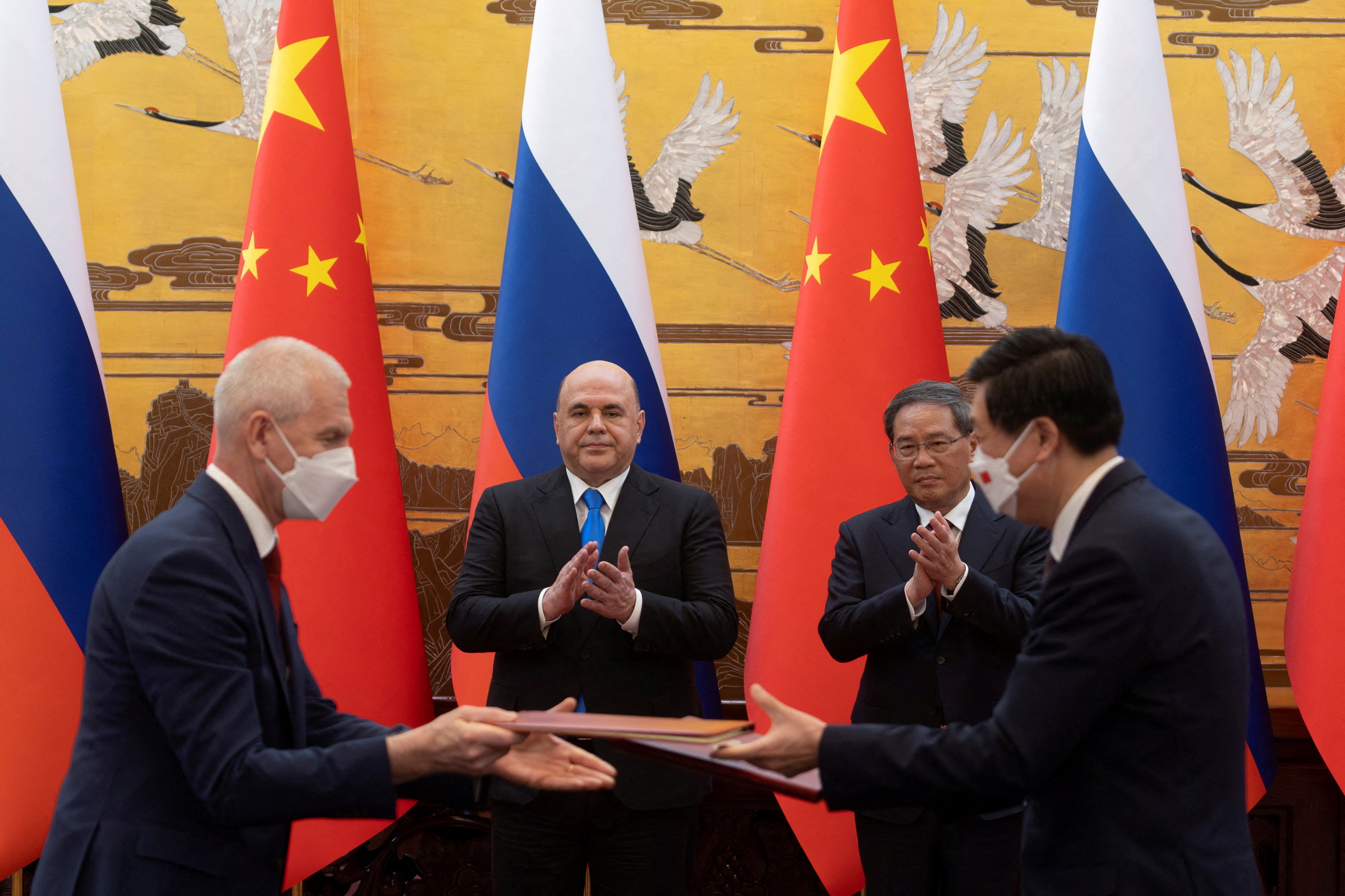 Russia China Seal Economic Pacts Amid Western Criticism Reuters 8616