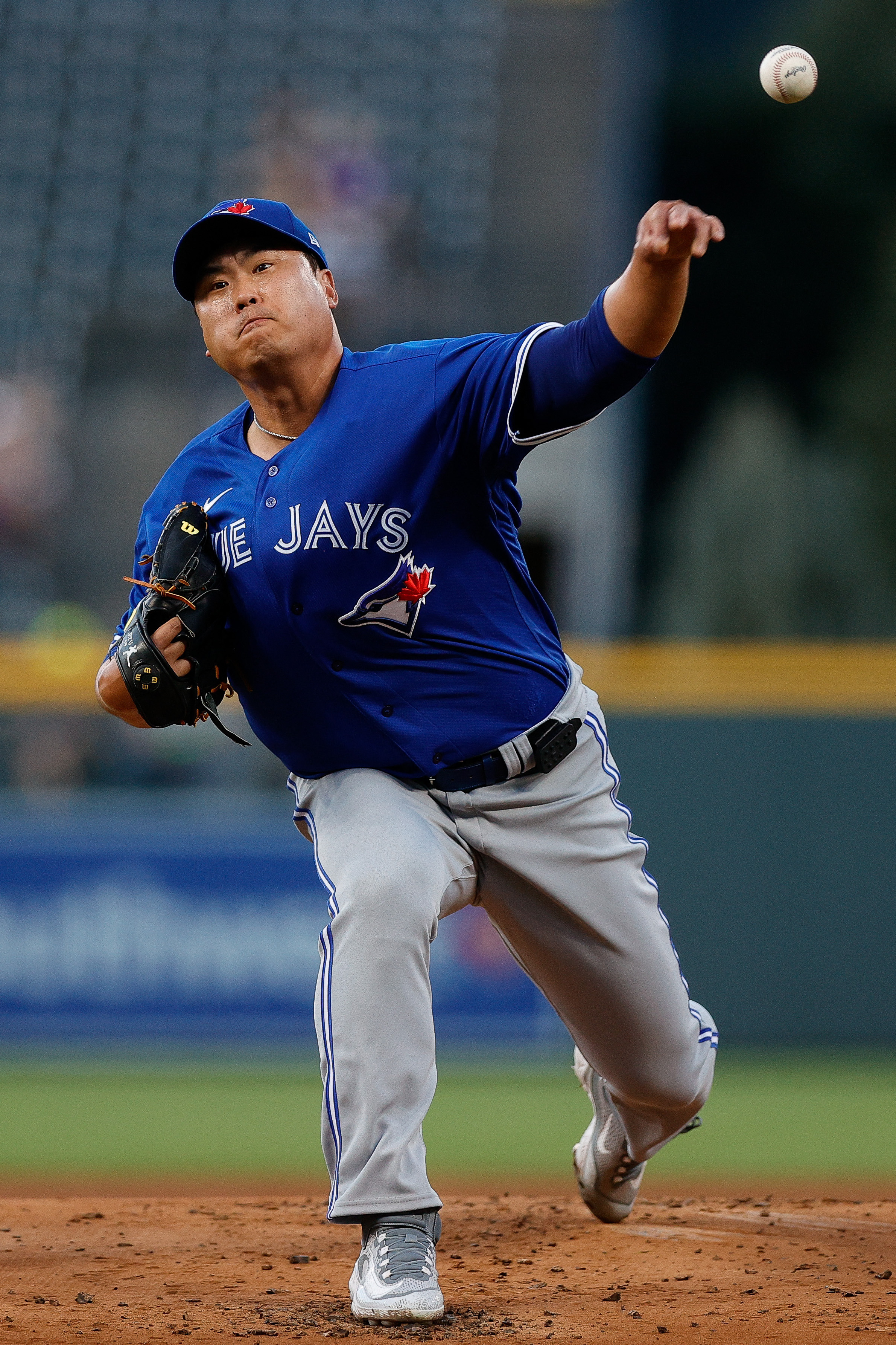 Clement and Springer hit RBI singles in the 8th in the Blue Jays