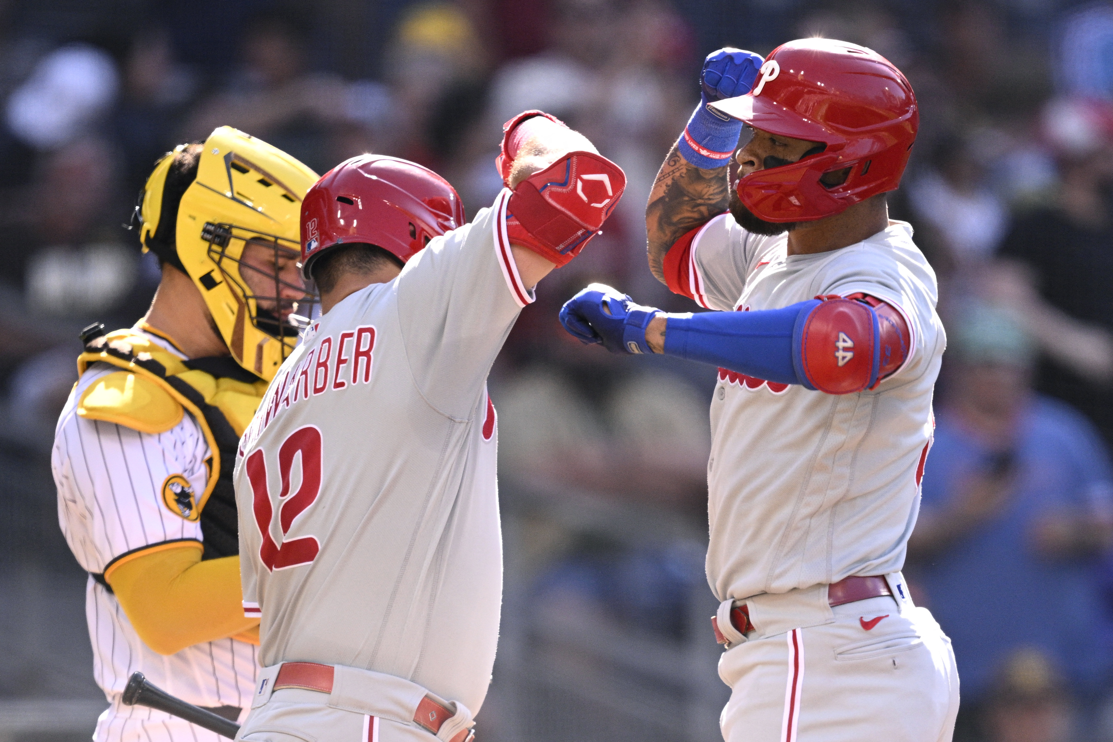 Kyle Schwarber hits 40th home run, Phillies hang on to beat Padres