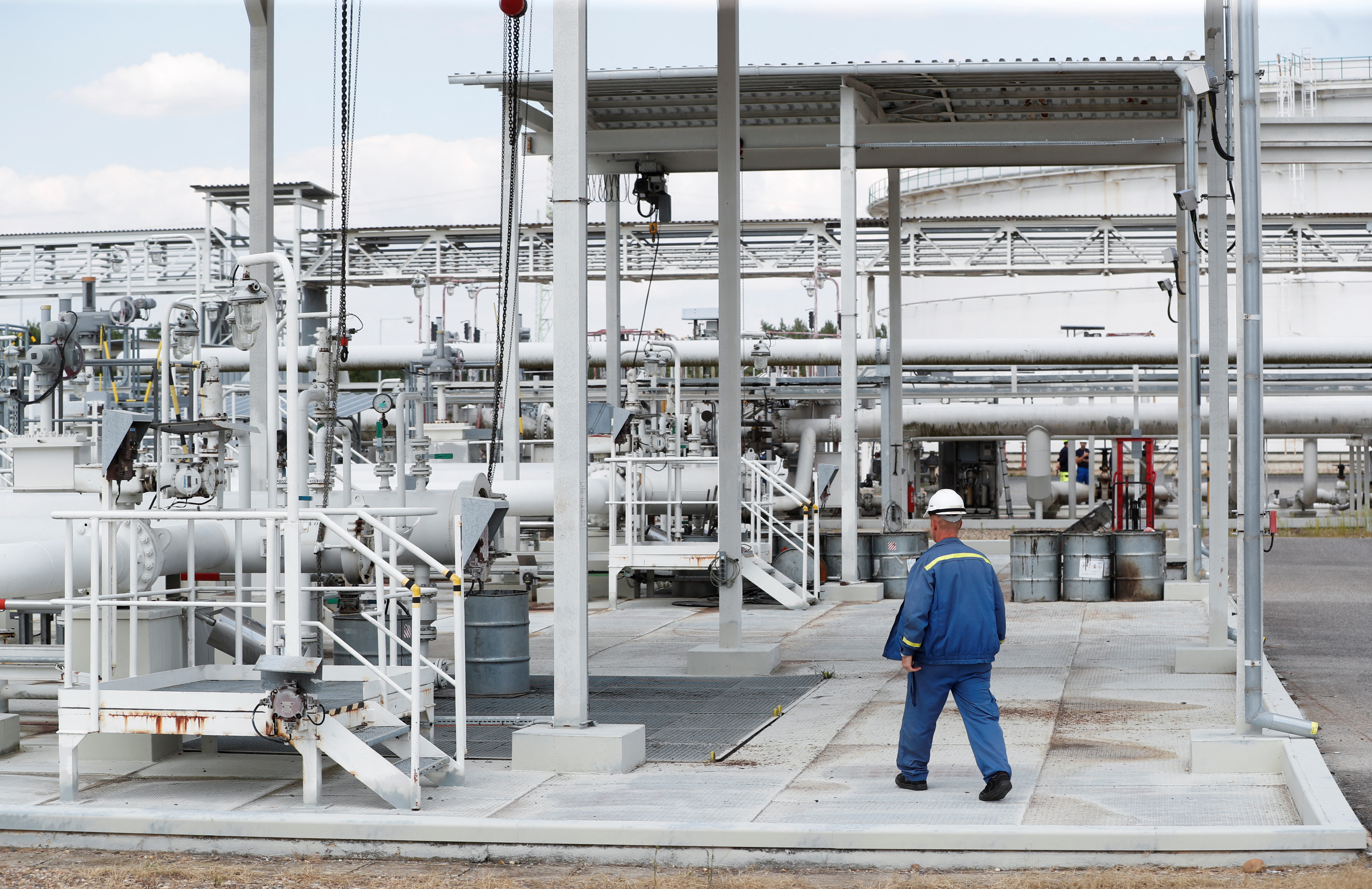 Mero central oil tank farm, near Nelahozeves