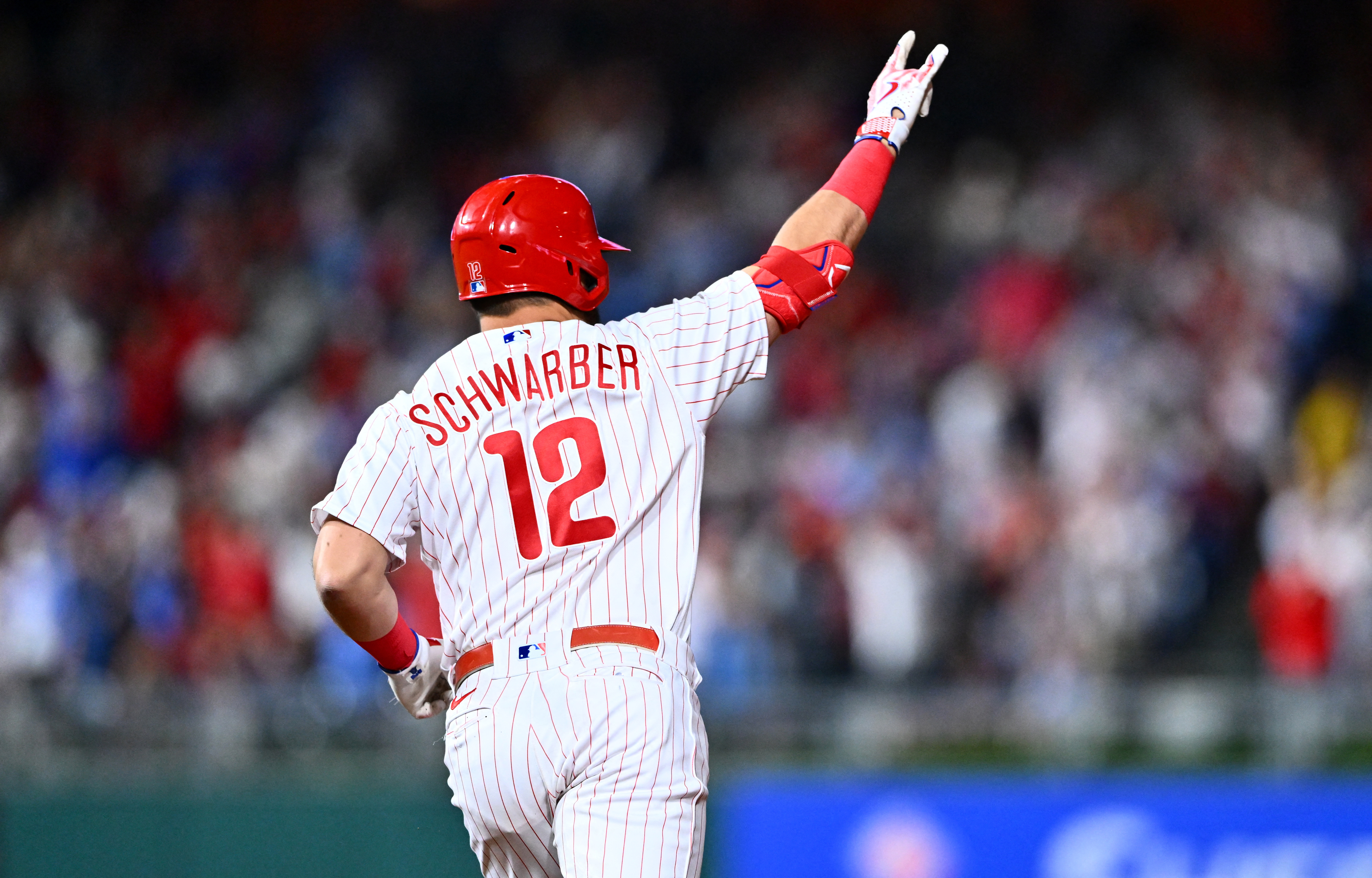 Phillies score in 8th, pull out win over Rockies