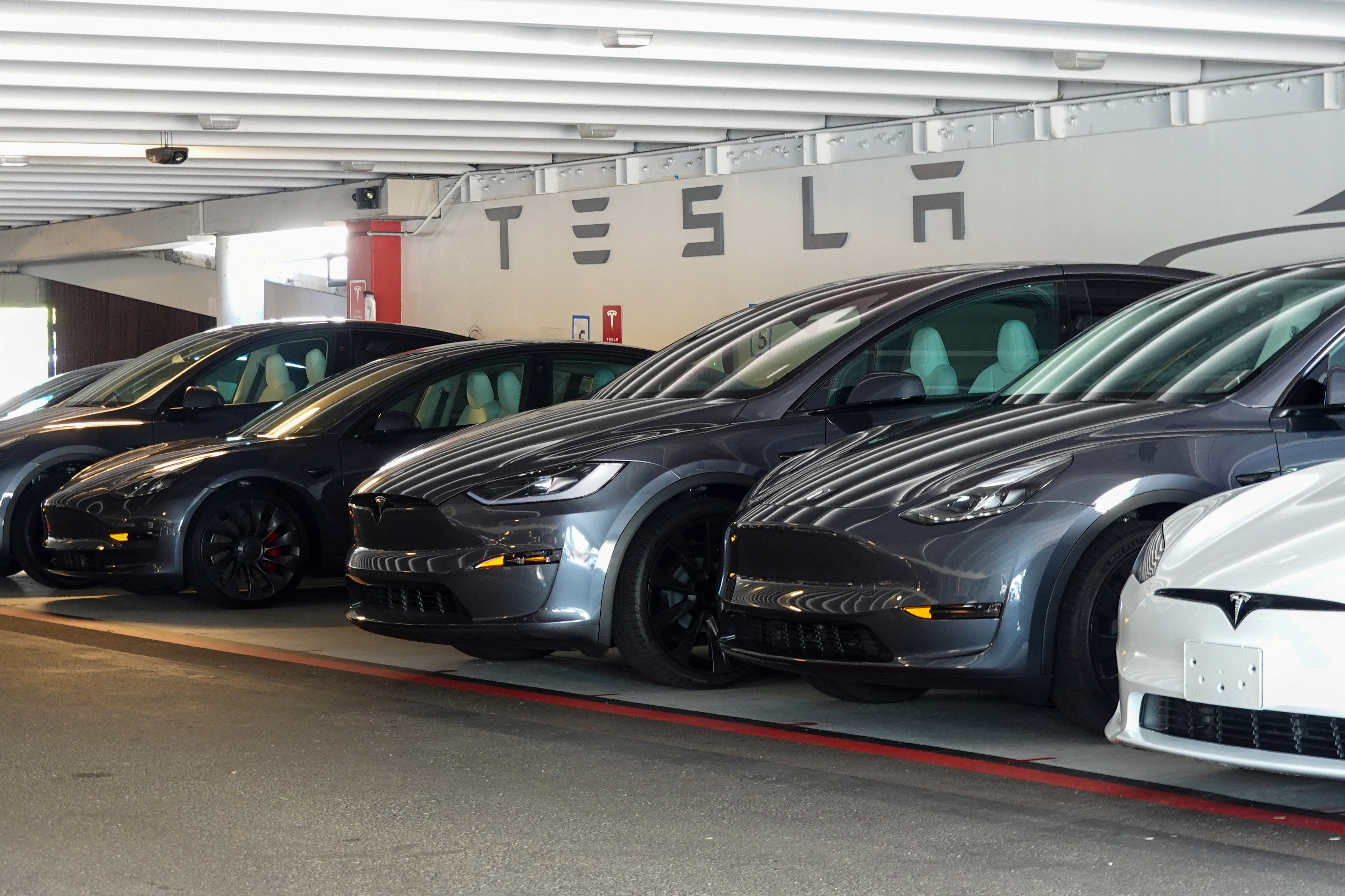 Focus: The battery test race to work out what used EVs are really worth